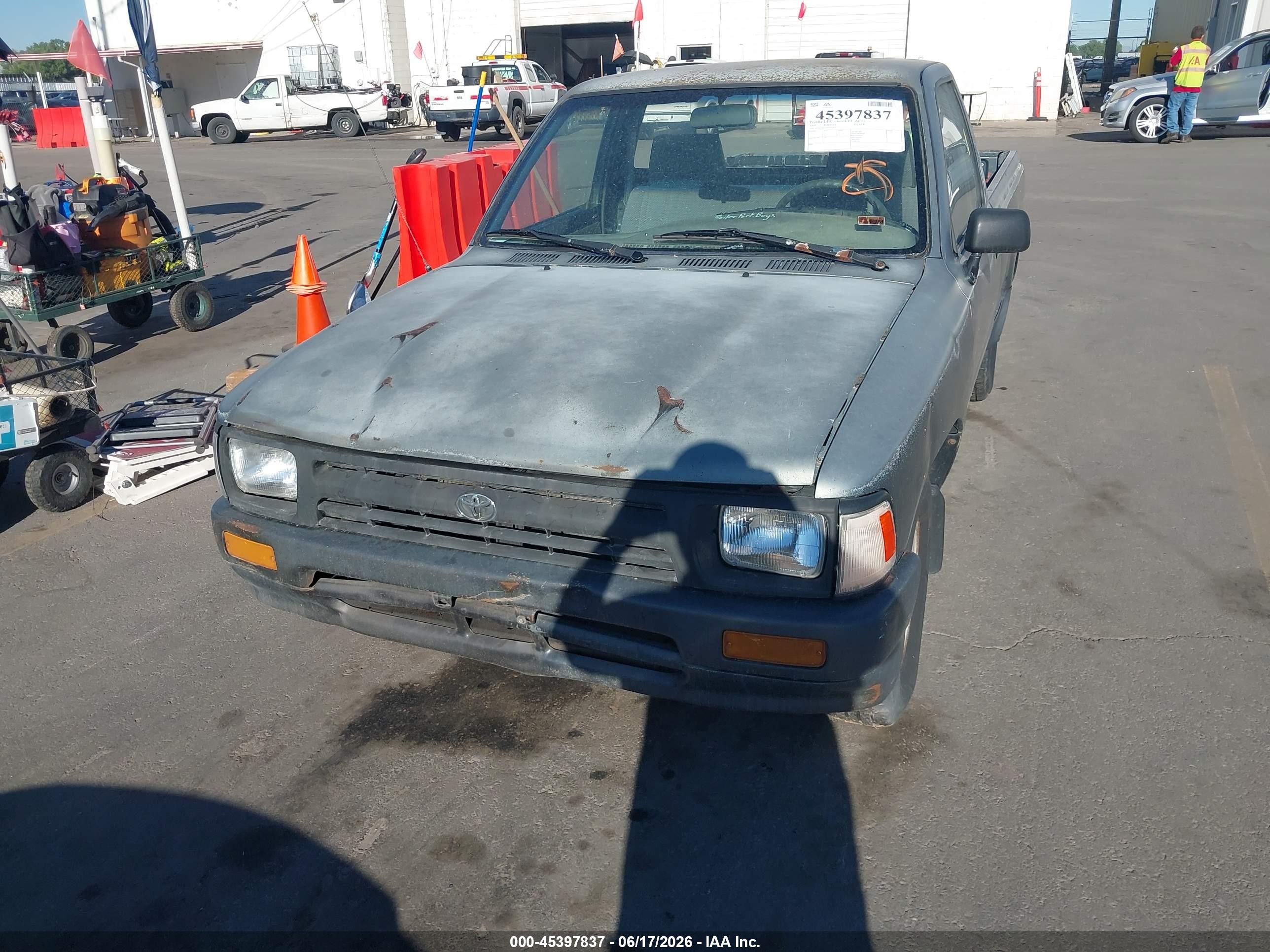 1993 Toyota Pickup VIN 4TARN81A3PZ102831 IAAI salvage auction — Normal Wear, Clear (Utah), sold $1,125 on 2026-07-09 (photo 6)