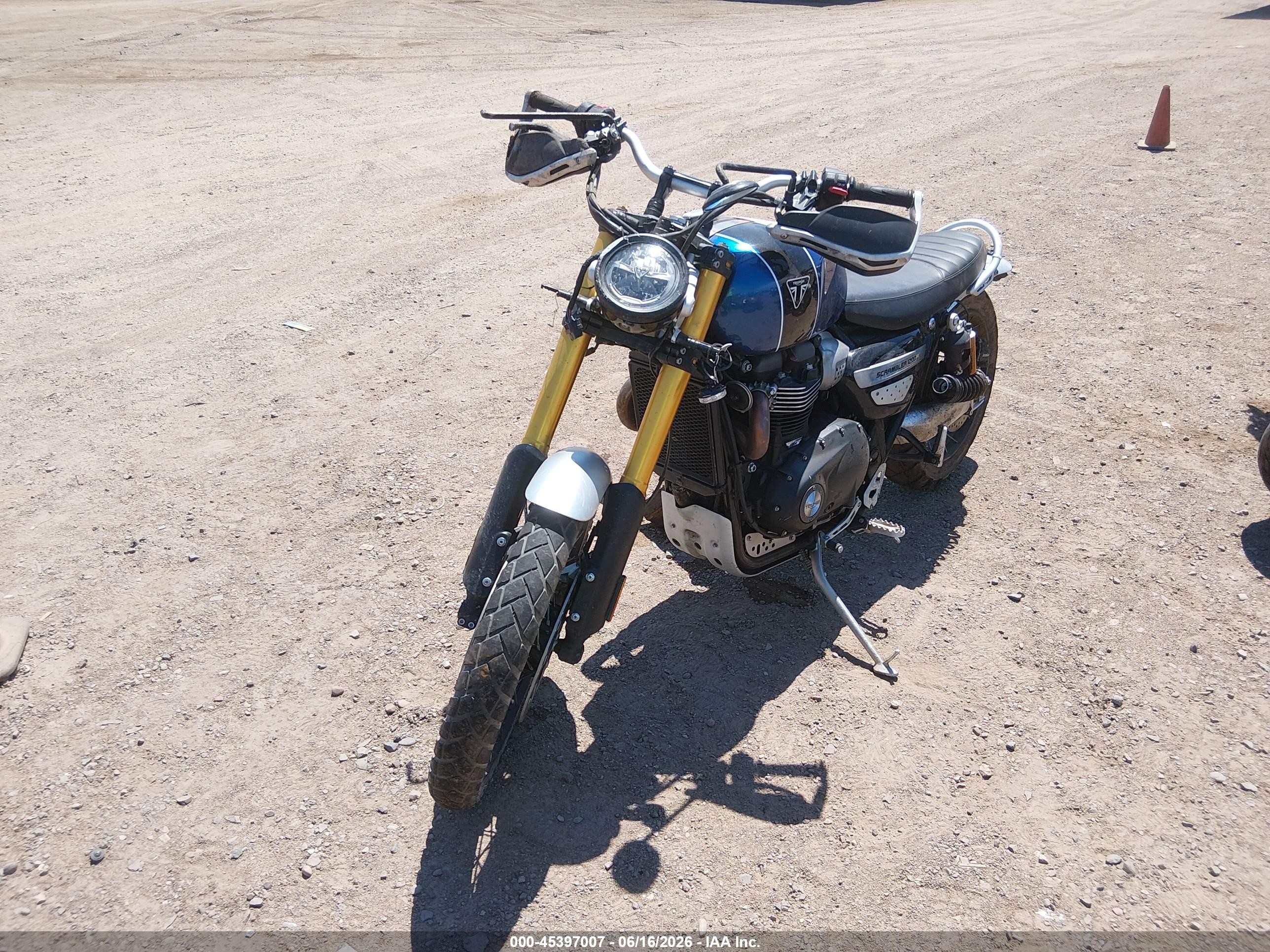 2020 Triumph motorcycle Scrambler VIN SMTD51HG2LT967367 IAAI salvage auction — Front End, Salvage (Arizona), sold $750 on 2026-09-09 (photo 2)