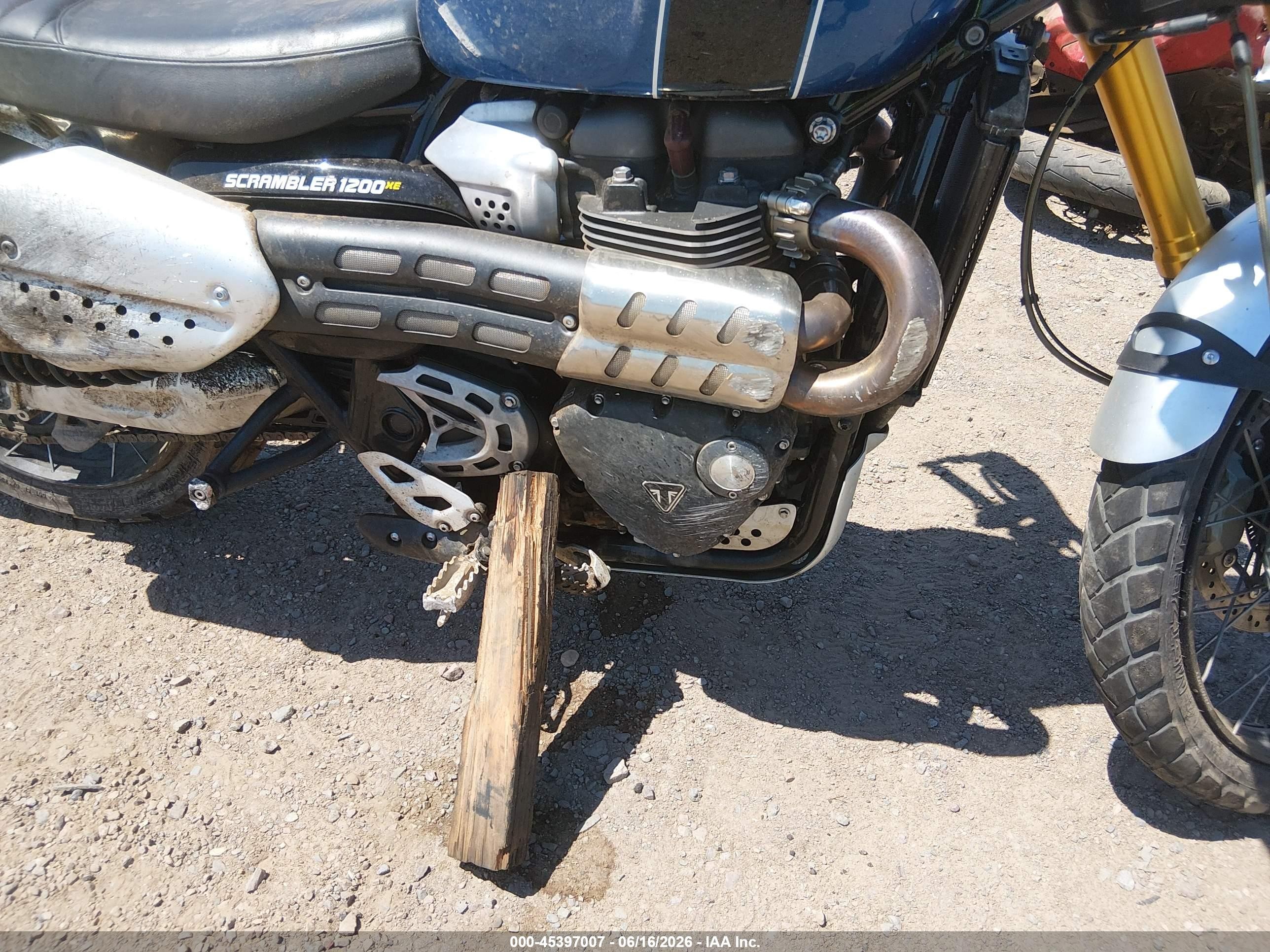 2020 Triumph motorcycle Scrambler VIN SMTD51HG2LT967367 IAAI salvage auction — Front End, Salvage (Arizona), sold $750 on 2026-09-09 (photo 8)
