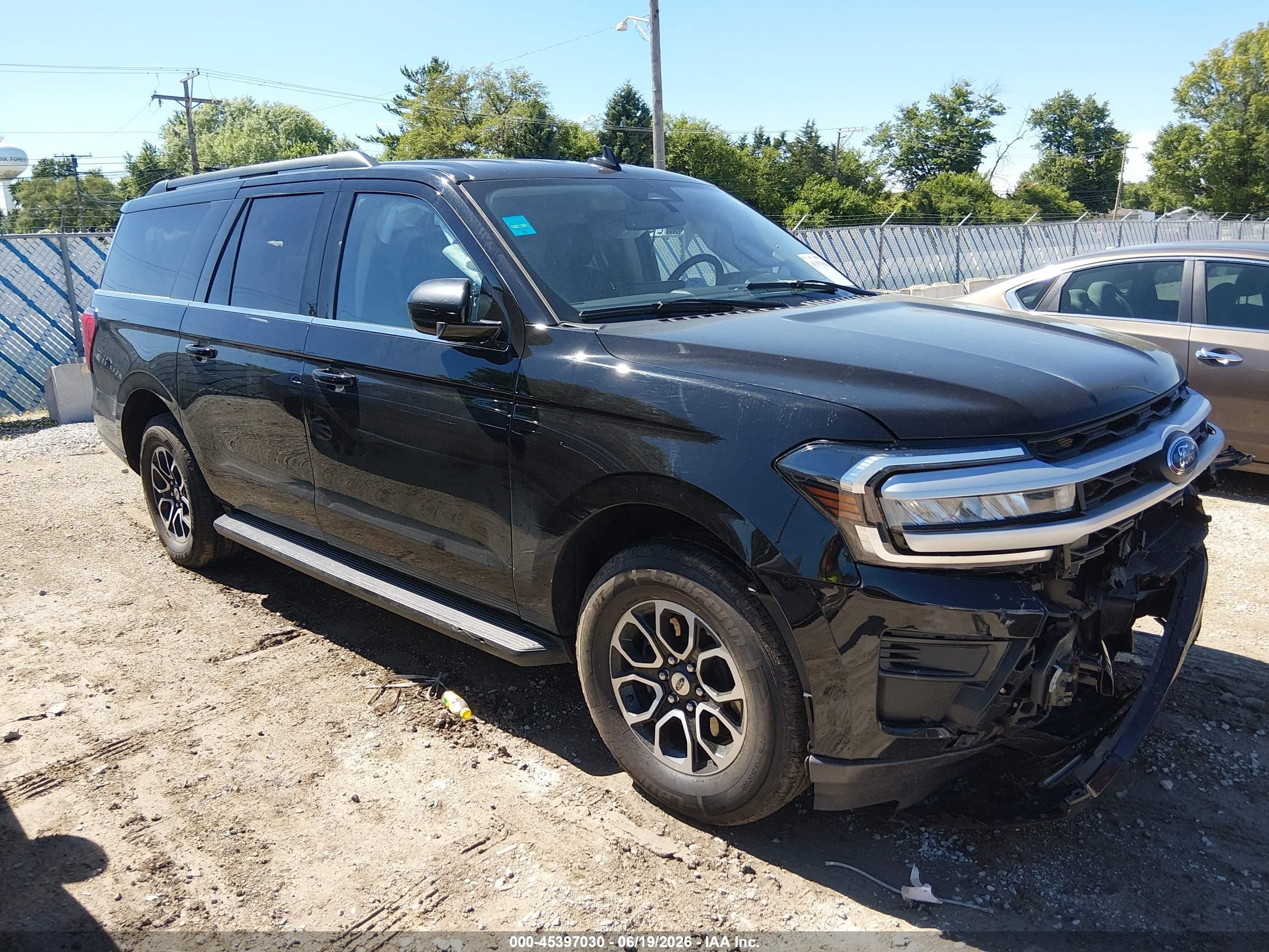 2024 Ford Expedition VIN 1FMJK1J83REB00257 — IAAI salvage auction photo
