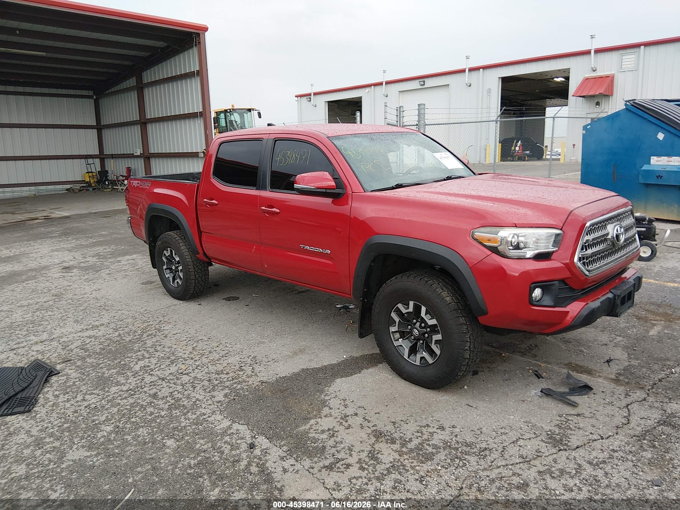 2017 Toyota Tacoma VIN 3TMCZ5AN7HM055872 — IAAI salvage auction photo