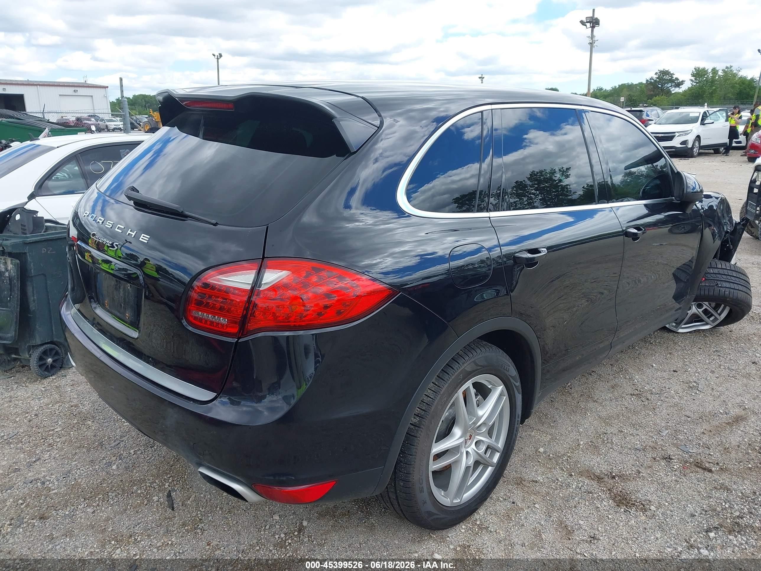 2011 Porsche Cayenne VIN WP1AB2A24BLA46392 IAAI salvage auction — Normal Wear, Clear (Illinois), sold $1,800 on 2026-07-05 (photo 4)