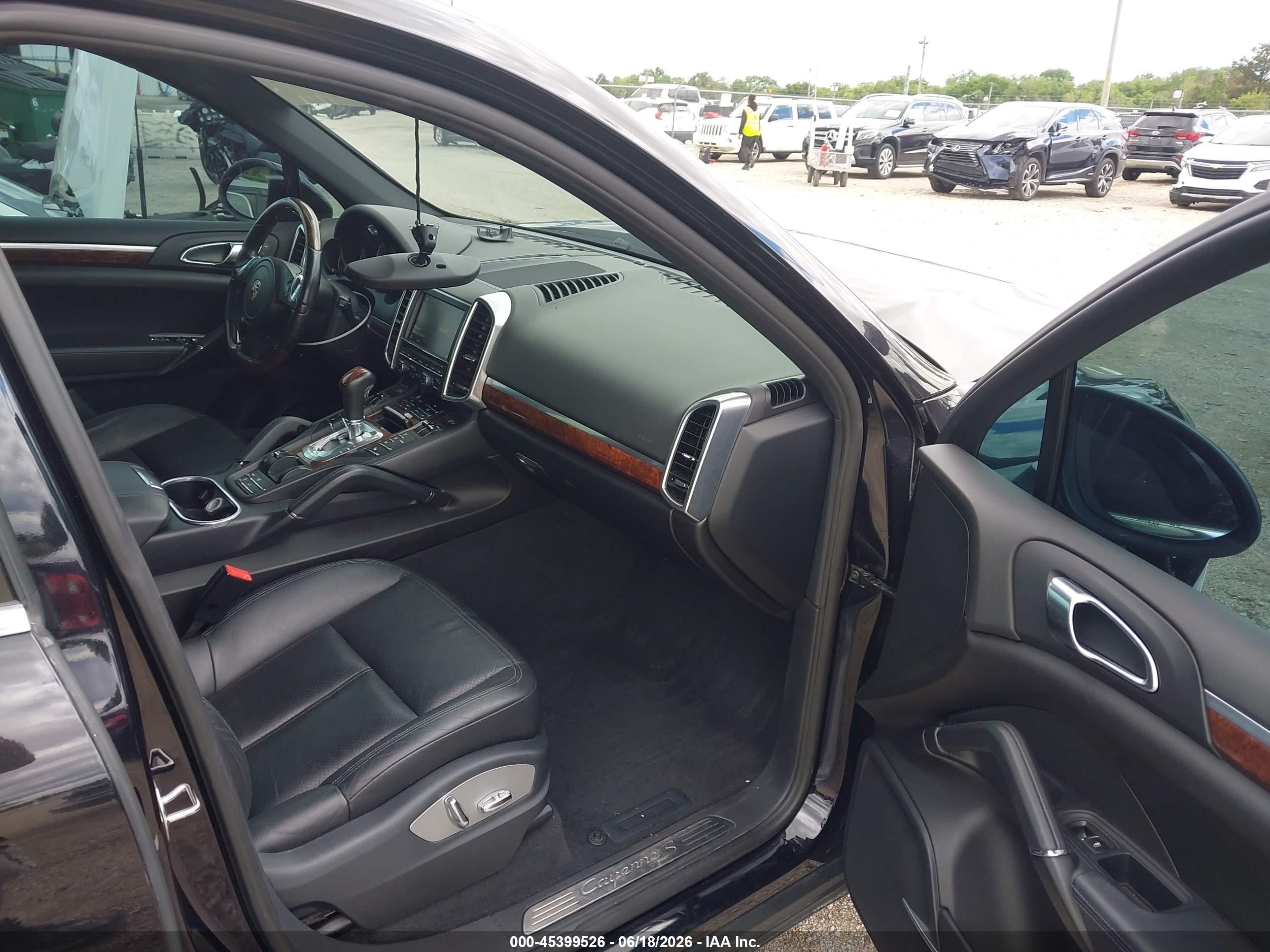 2011 Porsche Cayenne VIN WP1AB2A24BLA46392 IAAI salvage auction — Normal Wear, Clear (Illinois), sold $1,800 on 2026-07-05 (photo 5)