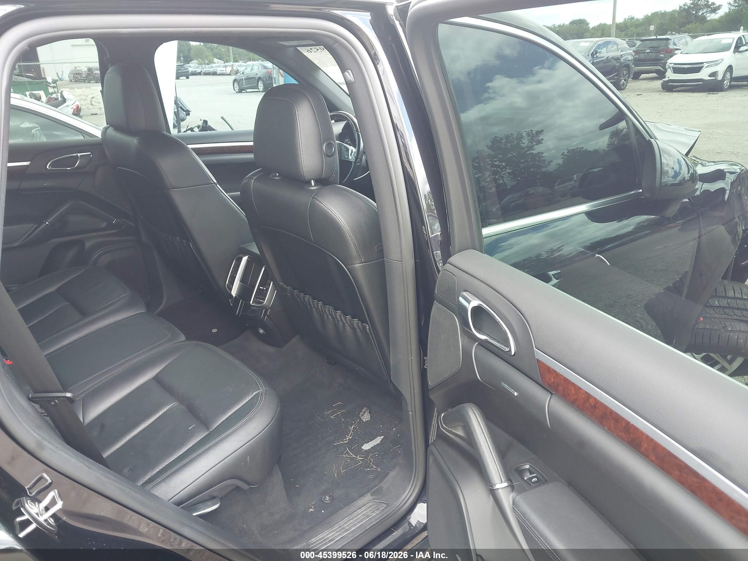 2011 Porsche Cayenne VIN WP1AB2A24BLA46392 IAAI salvage auction — Normal Wear, Clear (Illinois), sold $1,800 on 2026-07-05 (photo 8)