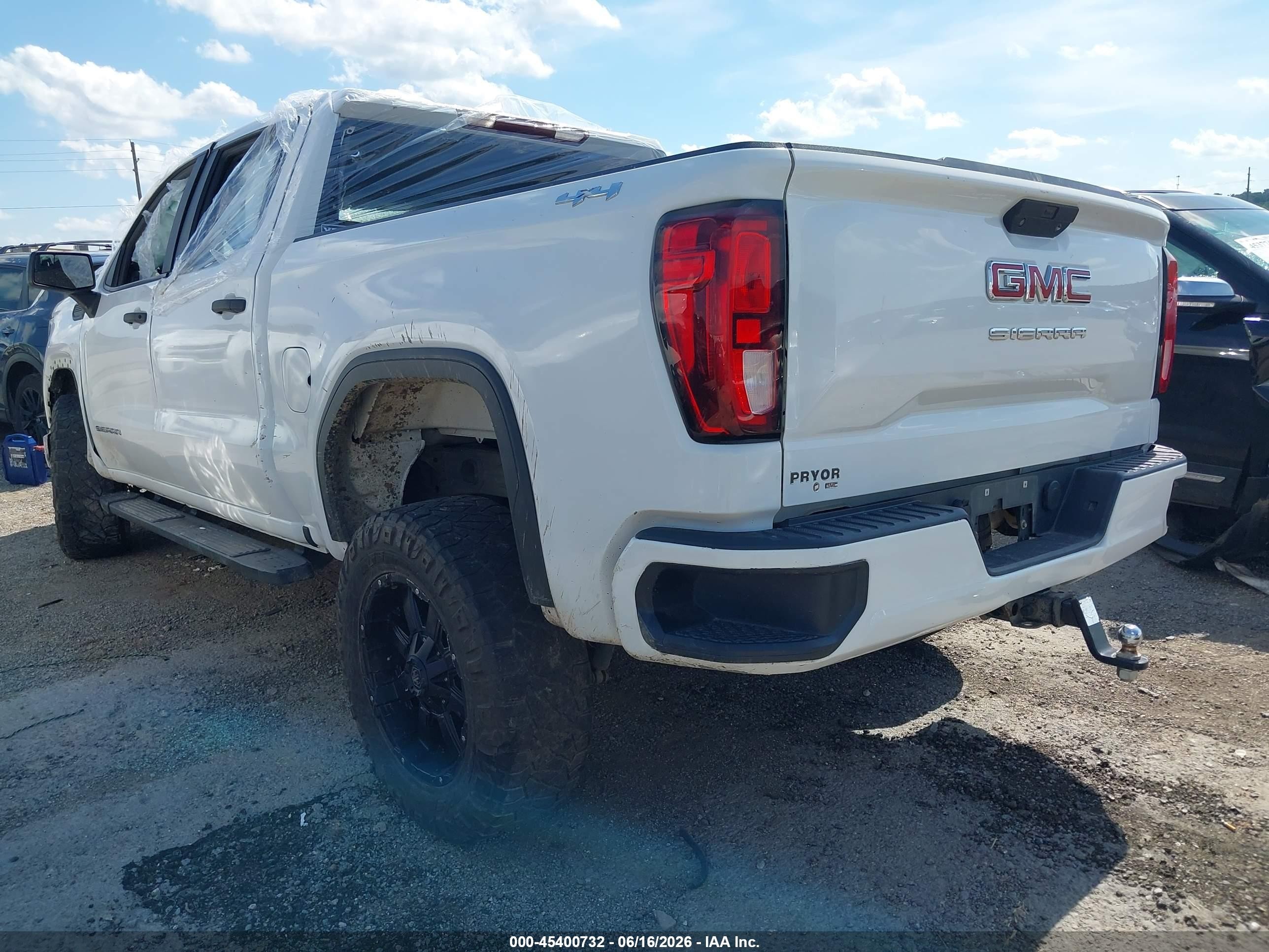 2020 Gmc SIERRA VIN 1GTU9AEF7LZ210864 IAAI salvage auction — Side, Salvage (Oklahoma), sold $6,100 on 2026-10-11 (photo 3)