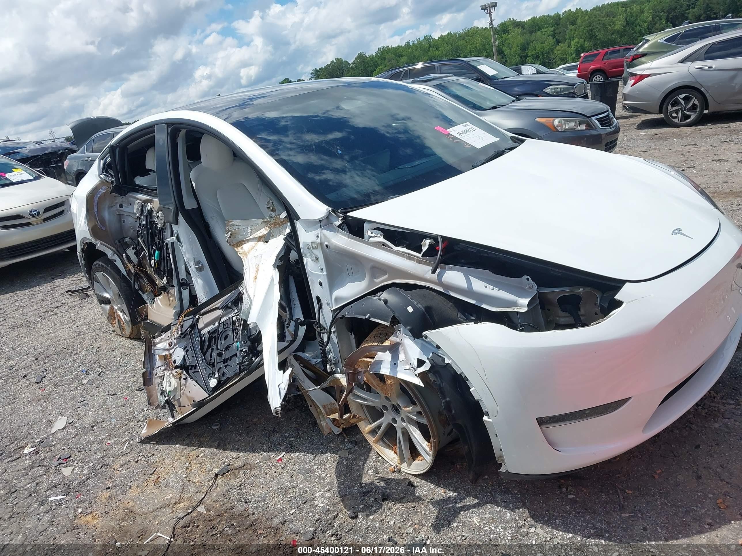 2023 Tesla Model Y VIN 7SAYGDEE8PF611516 — IAAI salvage auction photo