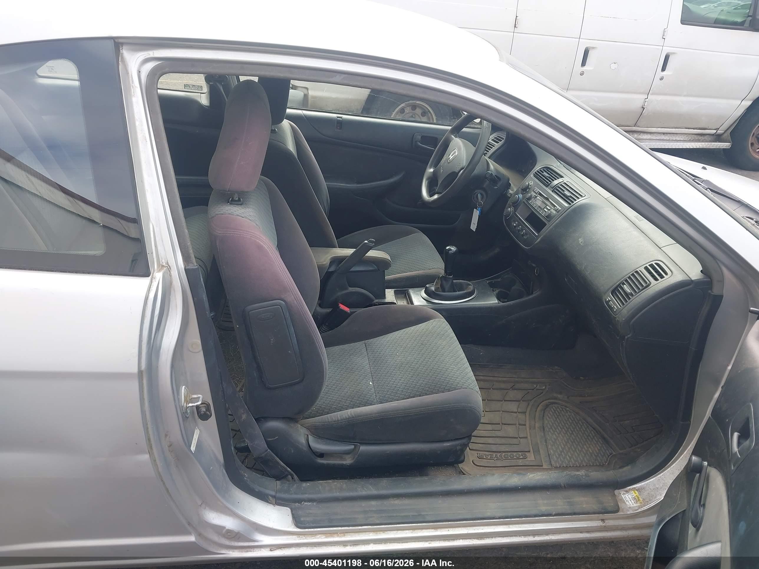2005 Honda Civic VIN 1HGEM21335L070467 IAAI salvage auction — Normal Wear, Clear-Dealer Only (Oregon), sold $225 on 2026-07-09 (photo 5)
