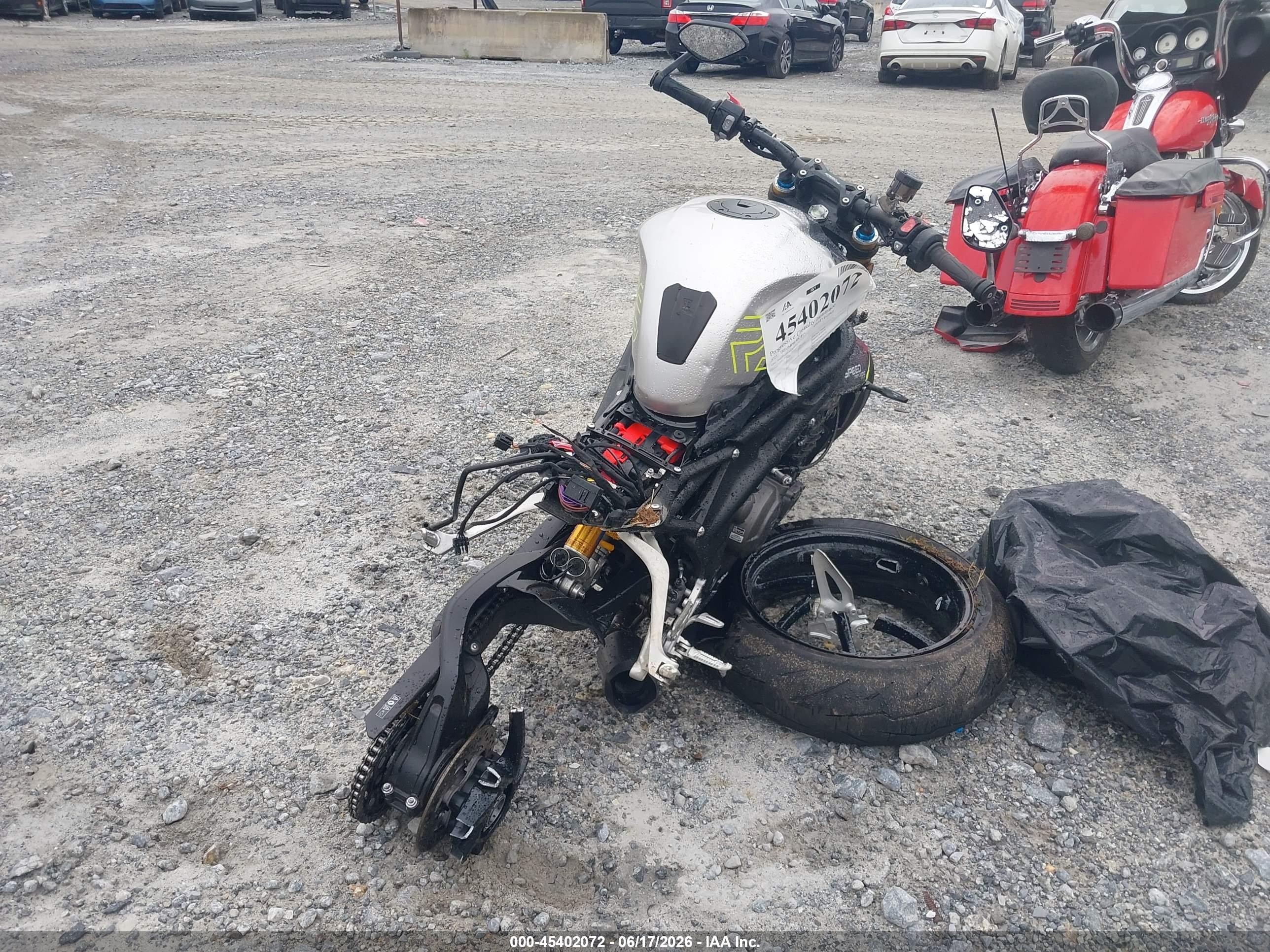 2025 Triumph motorcycle Speed triple VIN SMTP11S4XSTCG5575 IAAI salvage auction — Rollover, Salvage (Georgia), sold $925 on 2026-09-09 (photo 4)