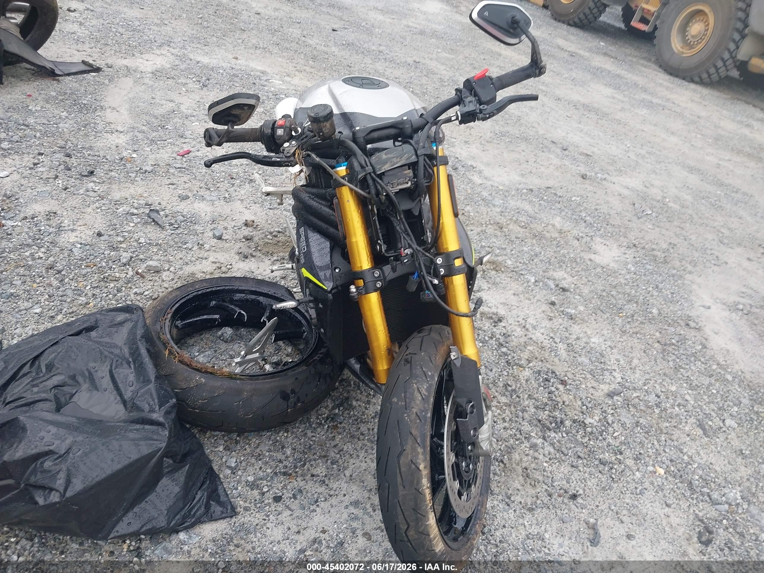 2025 Triumph motorcycle Speed triple VIN SMTP11S4XSTCG5575 IAAI salvage auction — Rollover, Salvage (Georgia), sold $925 on 2026-09-09 (photo 5)