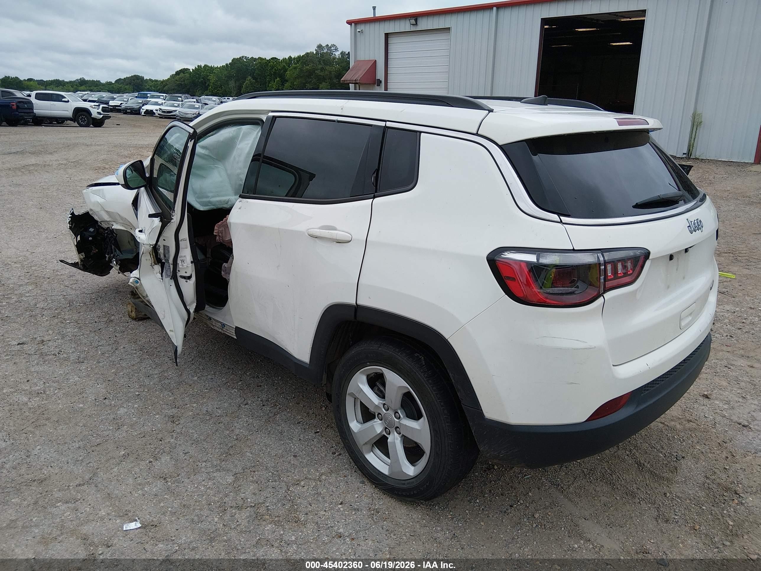 2021 Jeep Compass VIN 3C4NJCBB8MT592193 IAAI salvage auction — Side, Salvage (Louisiana), sold $1,200 on 2026-09-05 (photo 3)