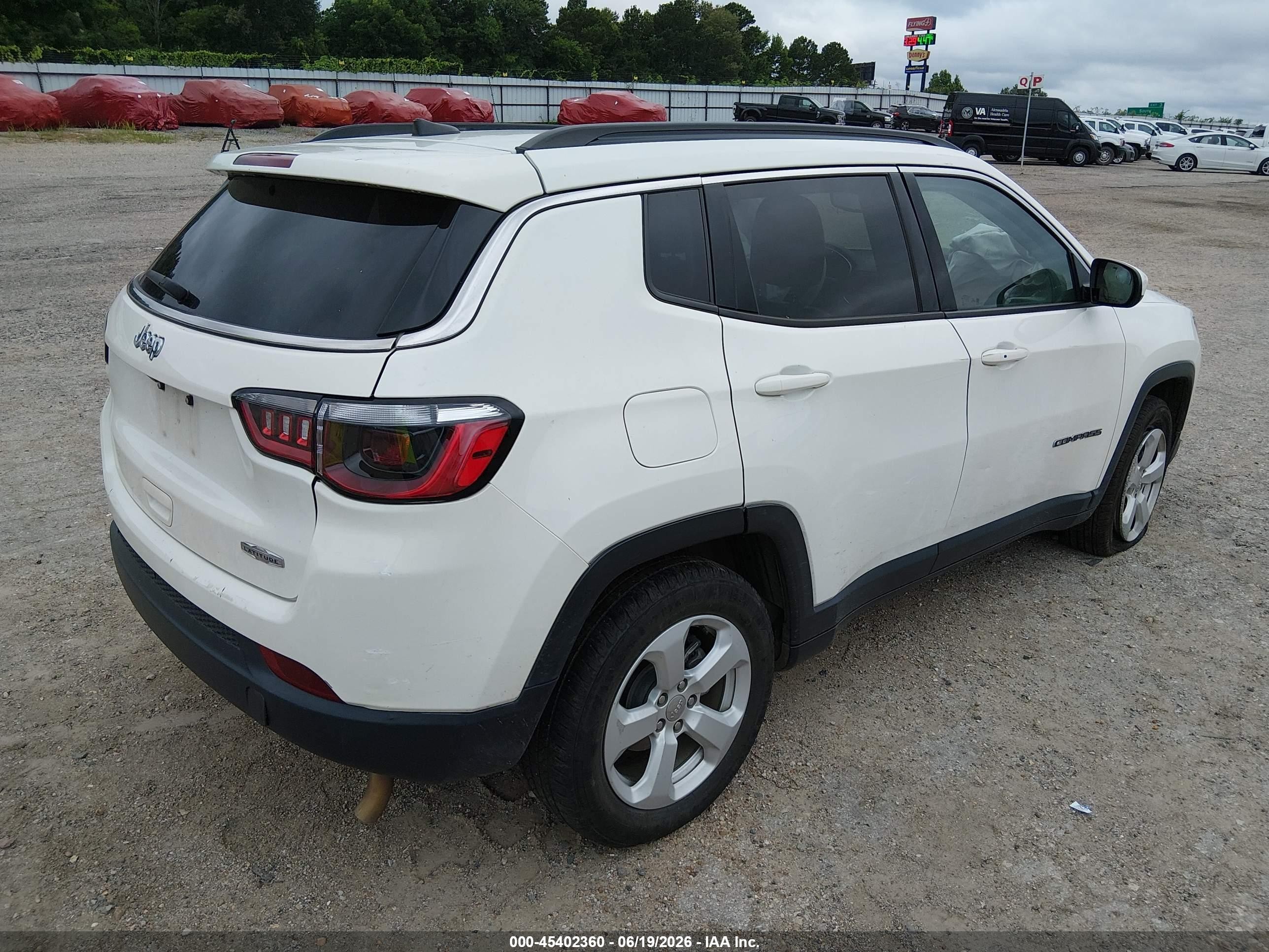 2021 Jeep Compass VIN 3C4NJCBB8MT592193 IAAI salvage auction — Side, Salvage (Louisiana), sold $1,200 on 2026-09-05 (photo 4)