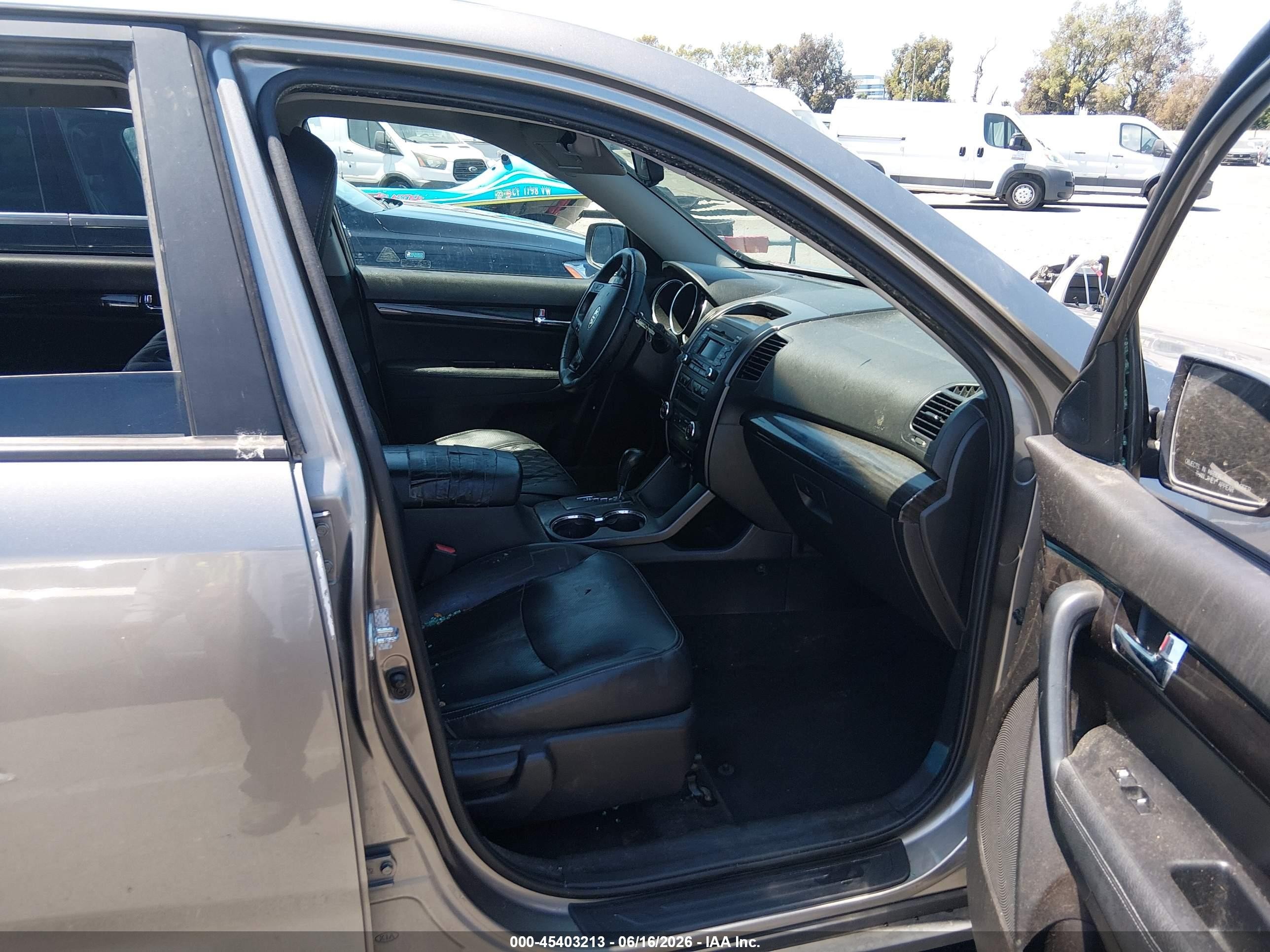 2011 Kia Sorento VIN 5XYKU3A11BG001306 IAAI salvage auction — Normal Wear, Duplicate Paperwork (California), sold $375 on 2026-07-09 (photo 5)