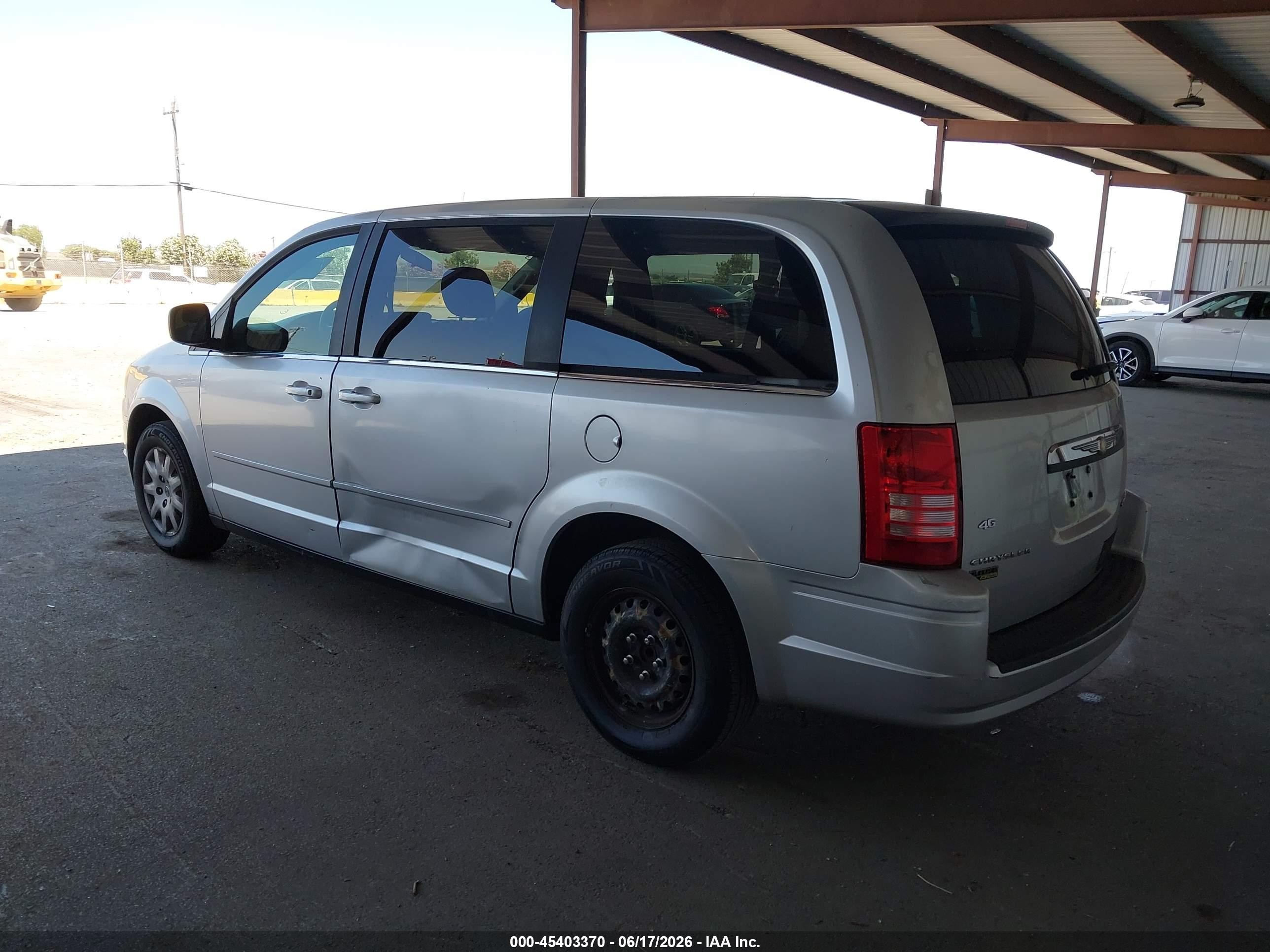 2009 Chrysler Town & Country VIN 2A8HR44E39R514801 IAAI salvage auction — Side, Salvage (California), sold $850 on 2026-07-09 (photo 3)
