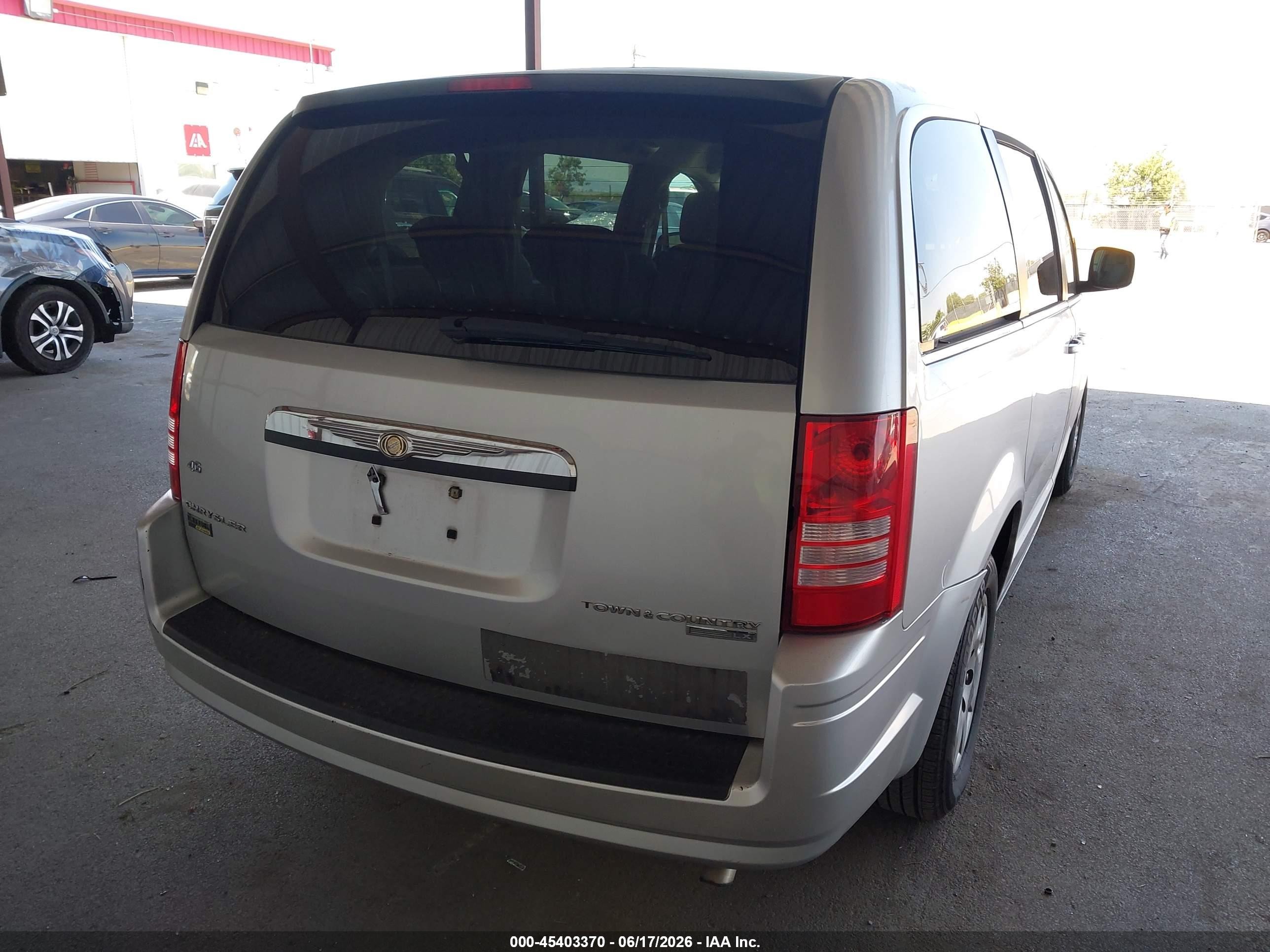 2009 Chrysler Town & Country VIN 2A8HR44E39R514801 IAAI salvage auction — Side, Salvage (California), sold $850 on 2026-07-09 (photo 4)