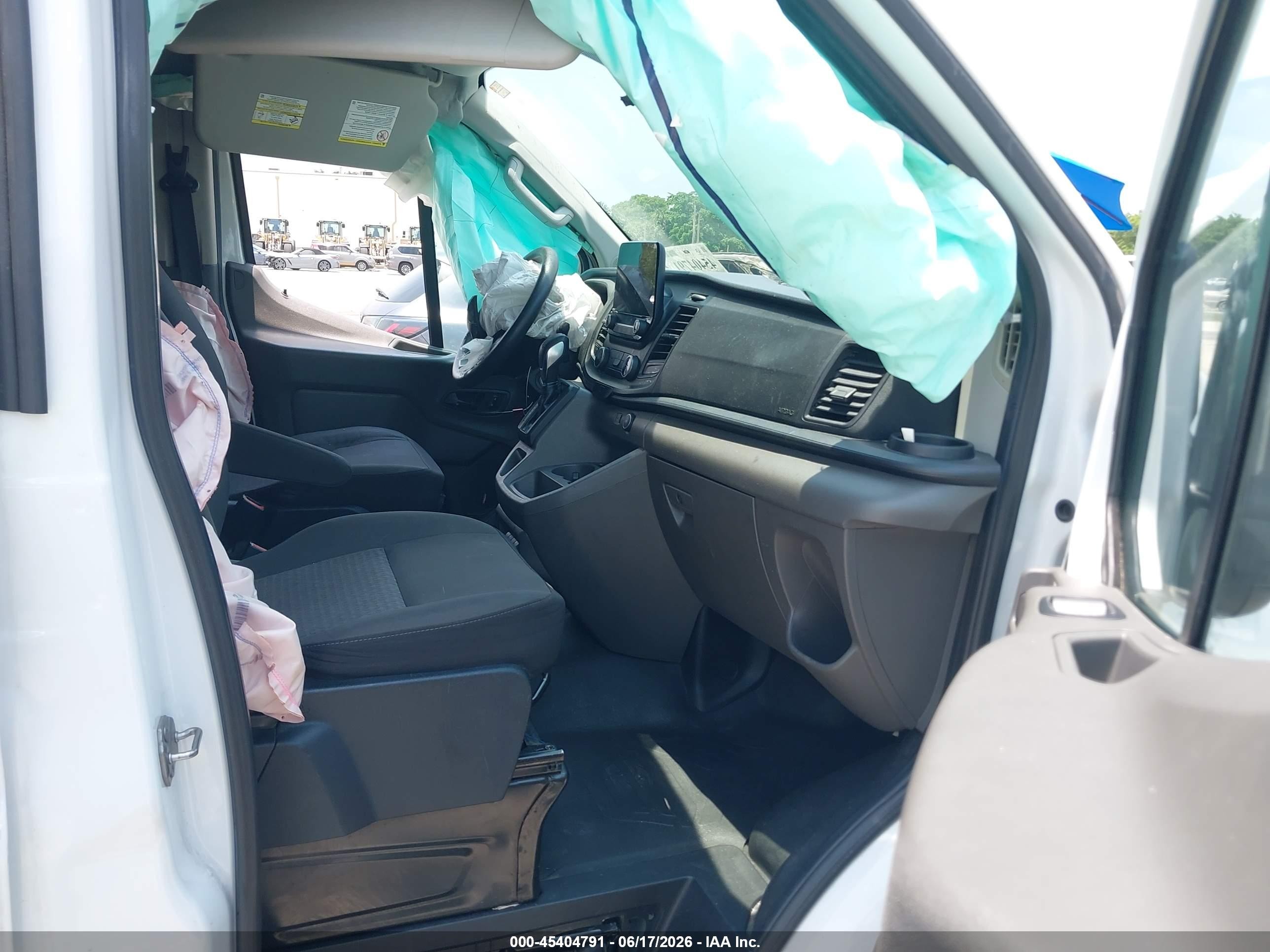 2020 Ford Transit-150 VIN 1FTYE1Y80LKA19404 IAAI salvage auction — Front End, Rebuildable (Florida), sold $5,200 on 2026-09-24 (photo 5)