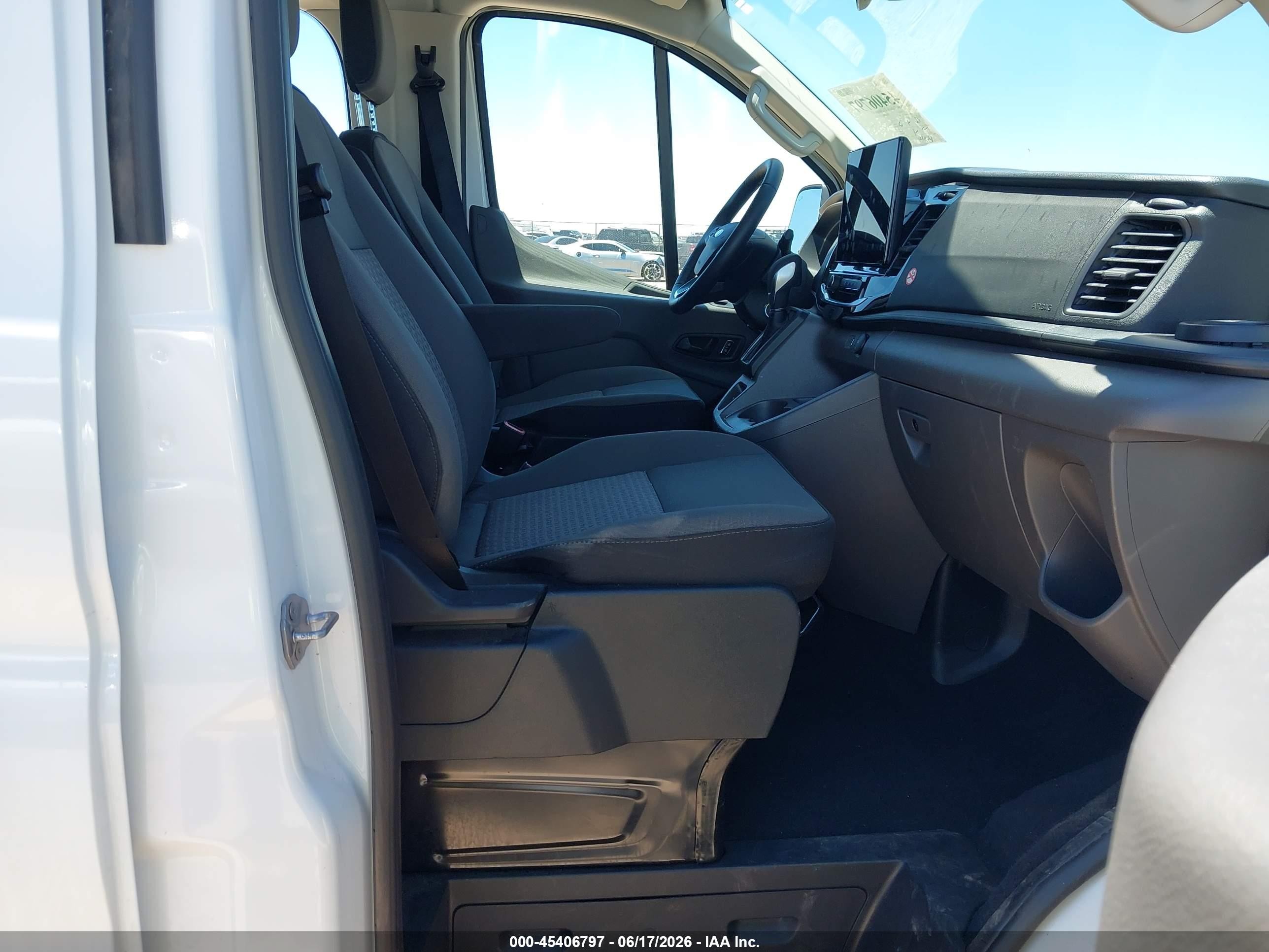 2026 Ford Transit-350 VIN 1FBAX2Y8XTKA07587 IAAI salvage auction — Side, Enterprise Vehicles Clear Only (Texas), sold $32,350 on 2026-07-07 (photo 5)