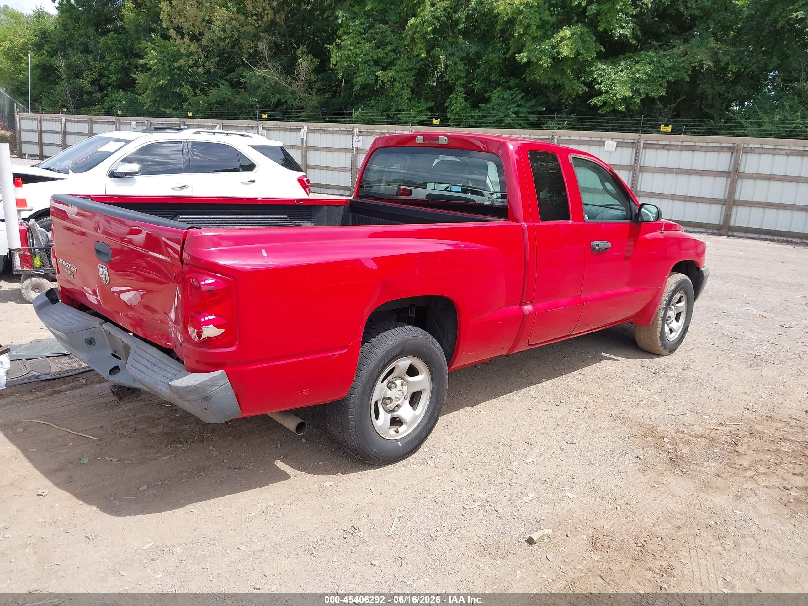 2005 Dodge Dakota VIN 1D7HE22KX5S126804 IAAI salvage auction — Rear End, Clear (Tennessee), sold $475 on 2026-07-11 (photo 4)