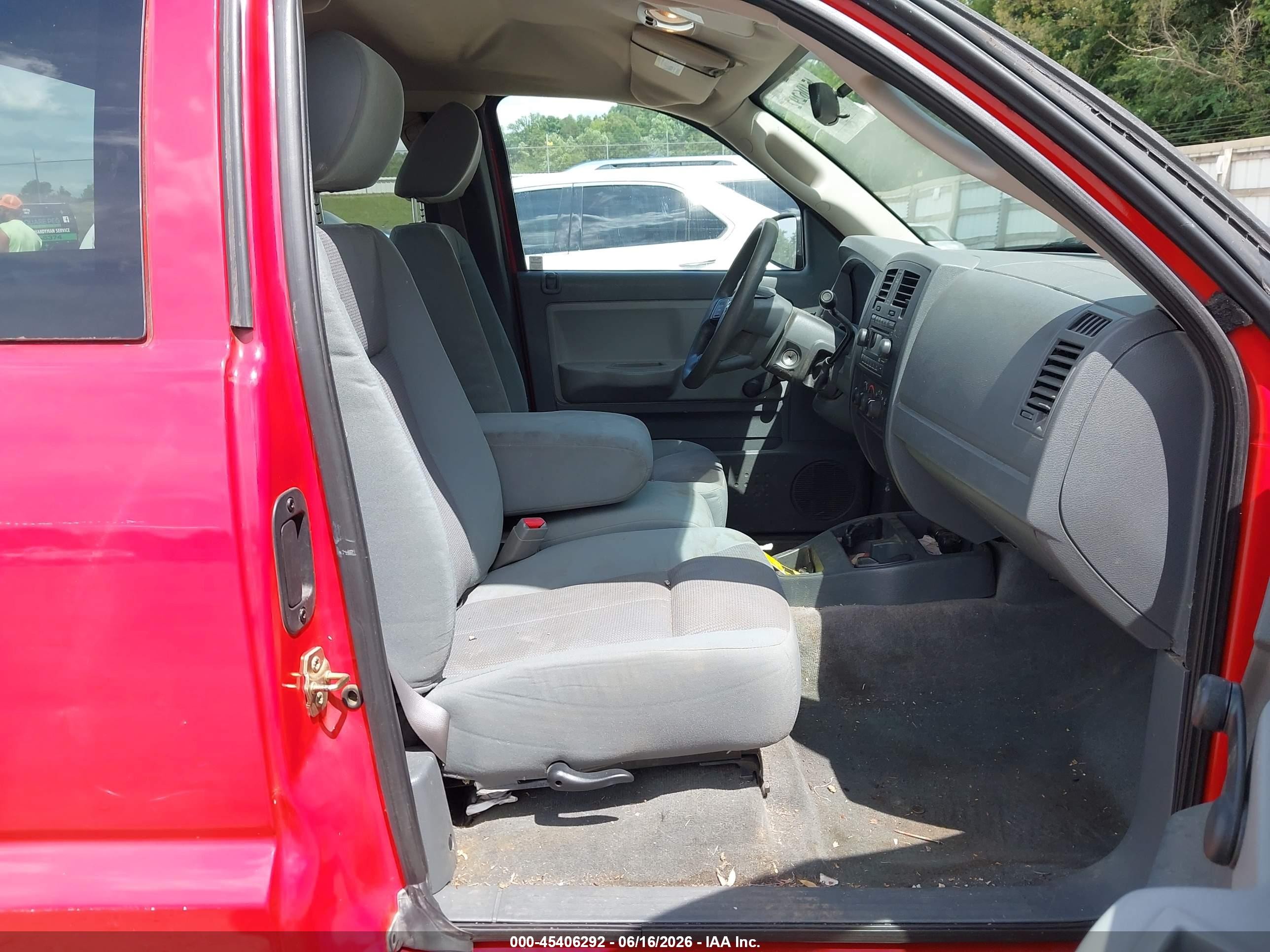2005 Dodge Dakota VIN 1D7HE22KX5S126804 IAAI salvage auction — Rear End, Clear (Tennessee), sold $475 on 2026-07-11 (photo 5)