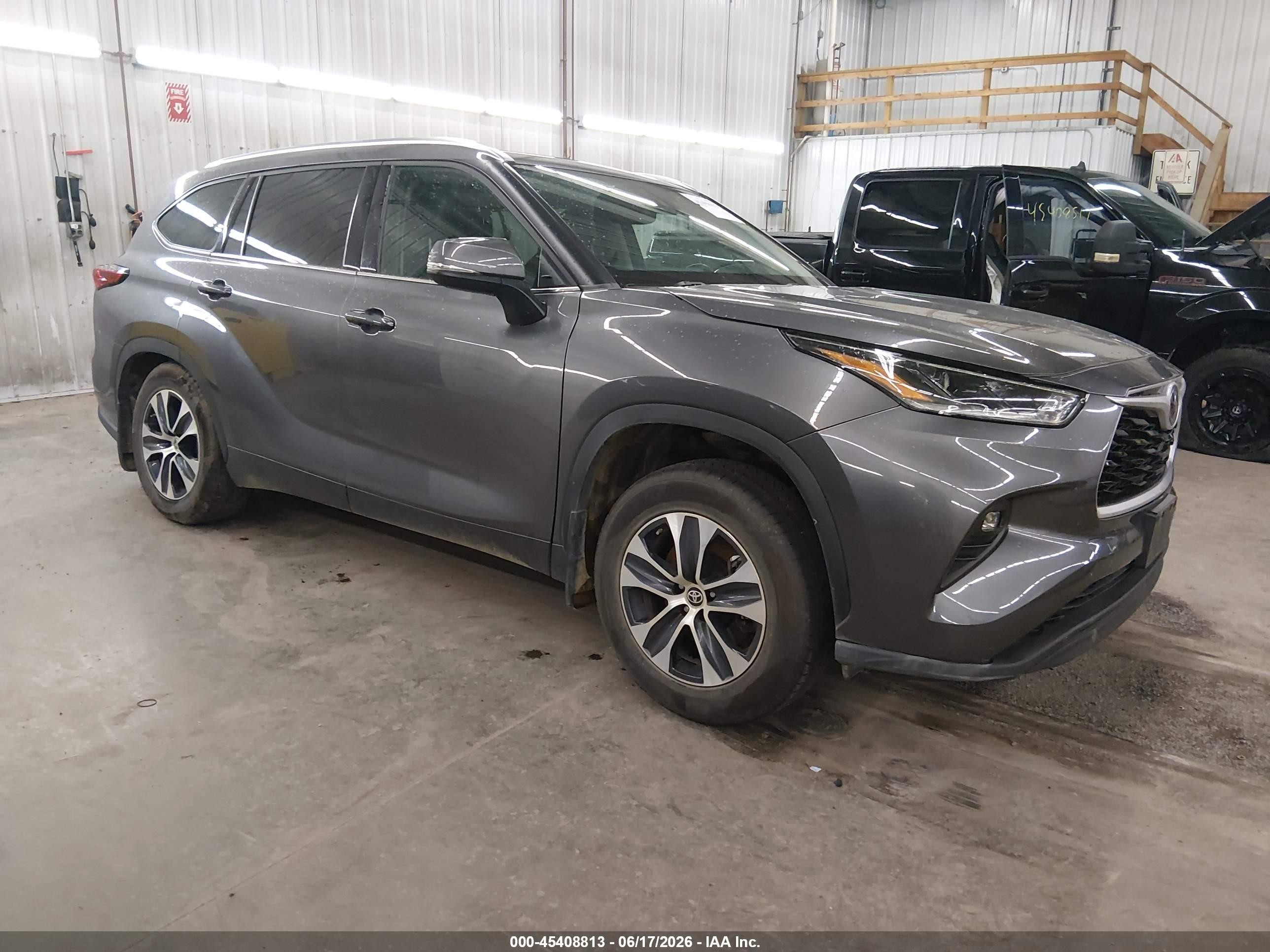 2021 Toyota Highlander VIN 5TDHZRBH8MS135455 — IAAI salvage auction photo