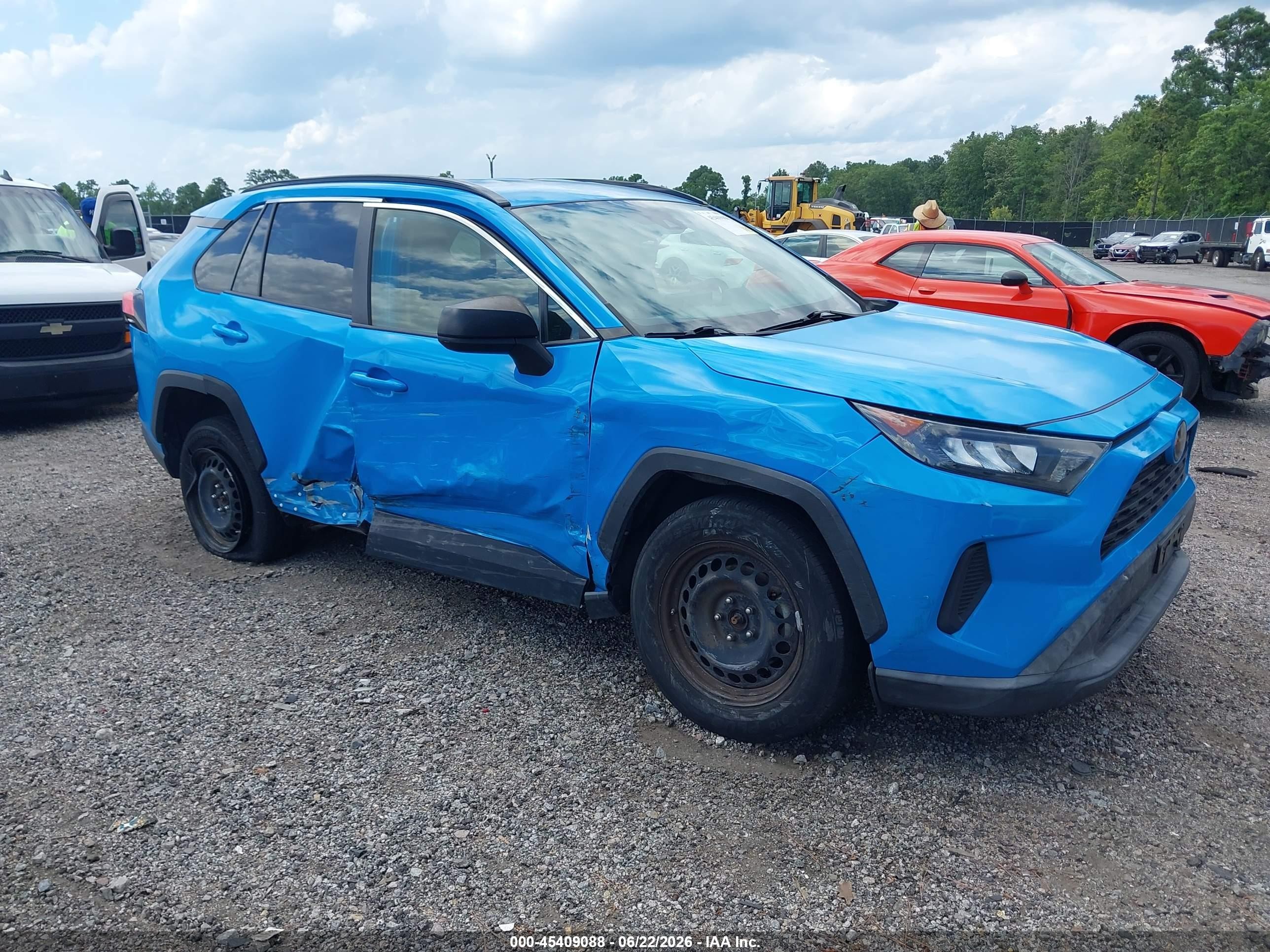 2019 Toyota RAV4 VIN JTMF1RFV2KD009115 — IAAI salvage auction photo