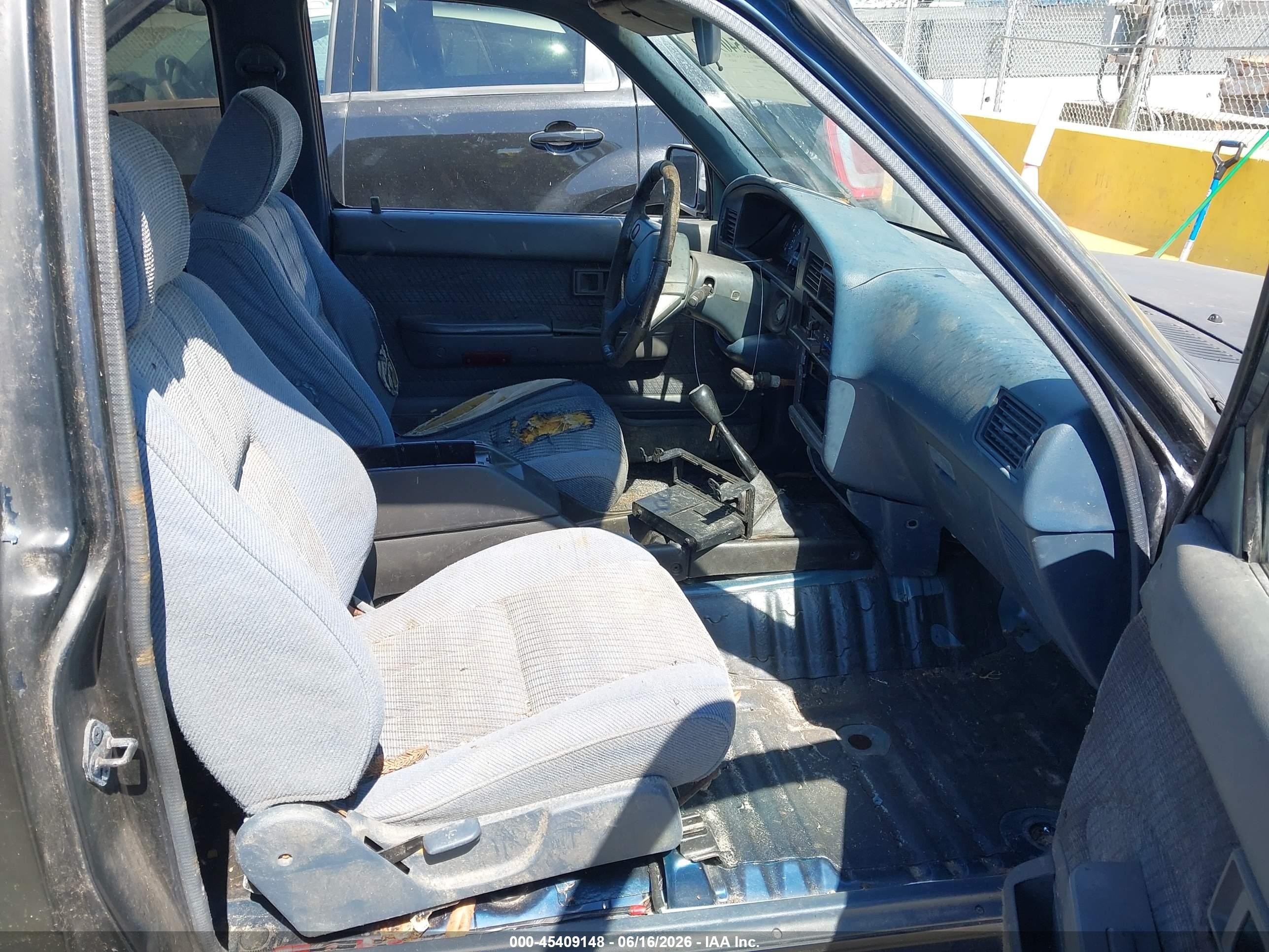 1993 Toyota Pickup VIN JT4VN93G6P5038625 IAAI salvage auction — Normal Wear, Clear - Dealer Only (California), sold $1,925 on 2026-07-09 (photo 5)