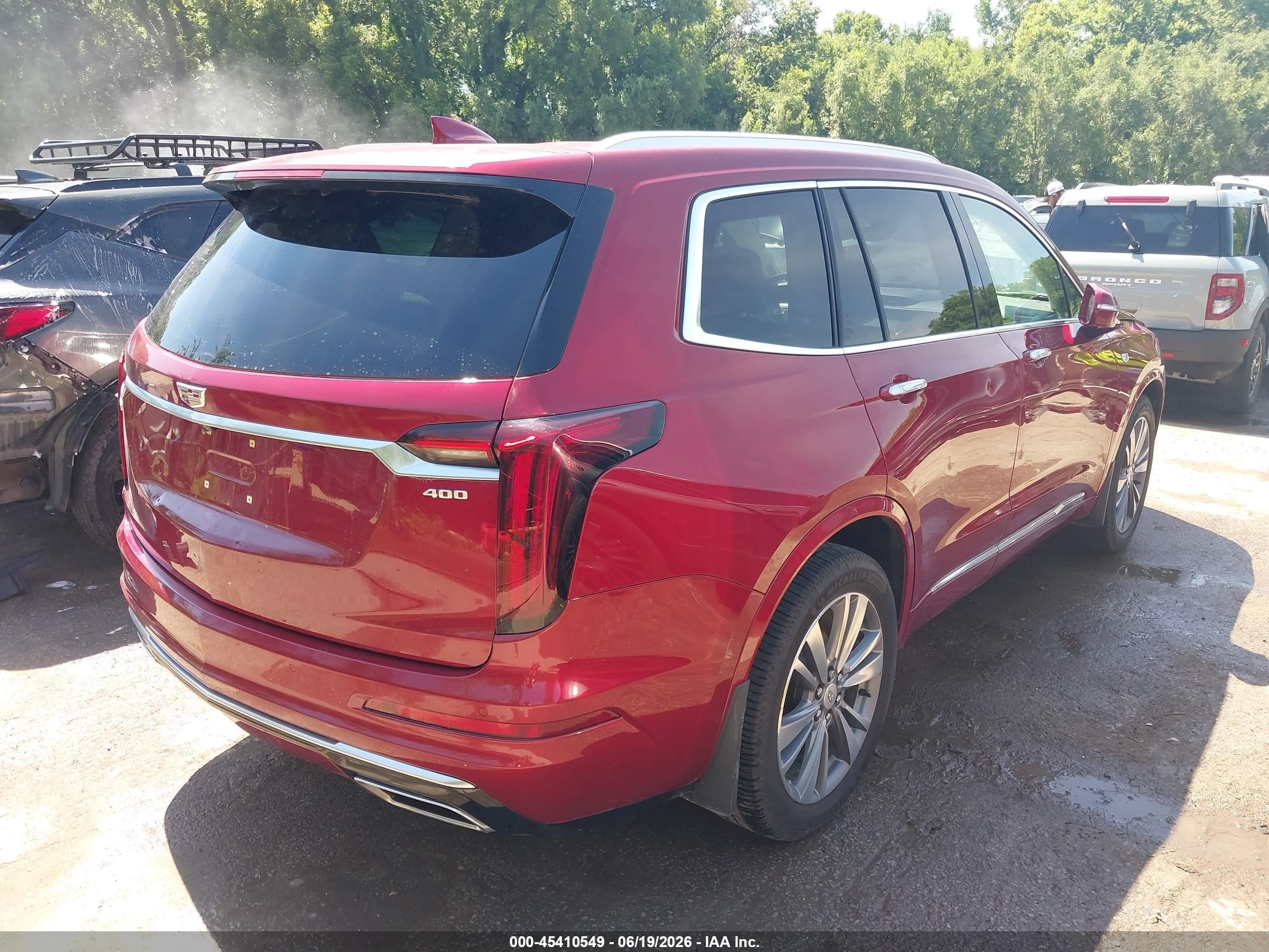 2020 Cadillac XT6 VIN 1GYKPCRS8LZ124716 IAAI salvage auction — Hail, Salvage (Kansas), sold $9,300 on 2026-07-12 (photo 4)