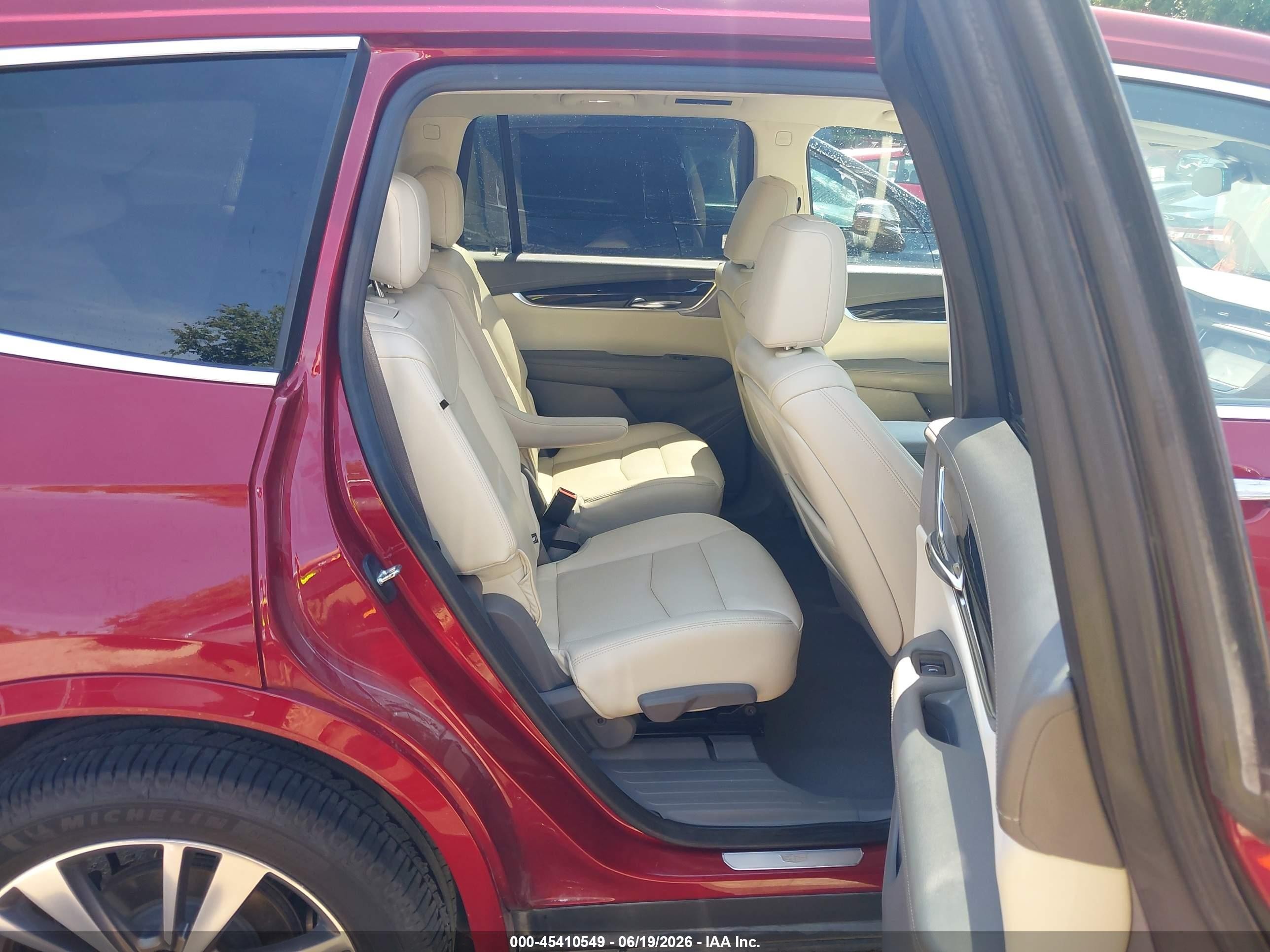 2020 Cadillac XT6 VIN 1GYKPCRS8LZ124716 IAAI salvage auction — Hail, Salvage (Kansas), sold $9,300 on 2026-07-12 (photo 8)