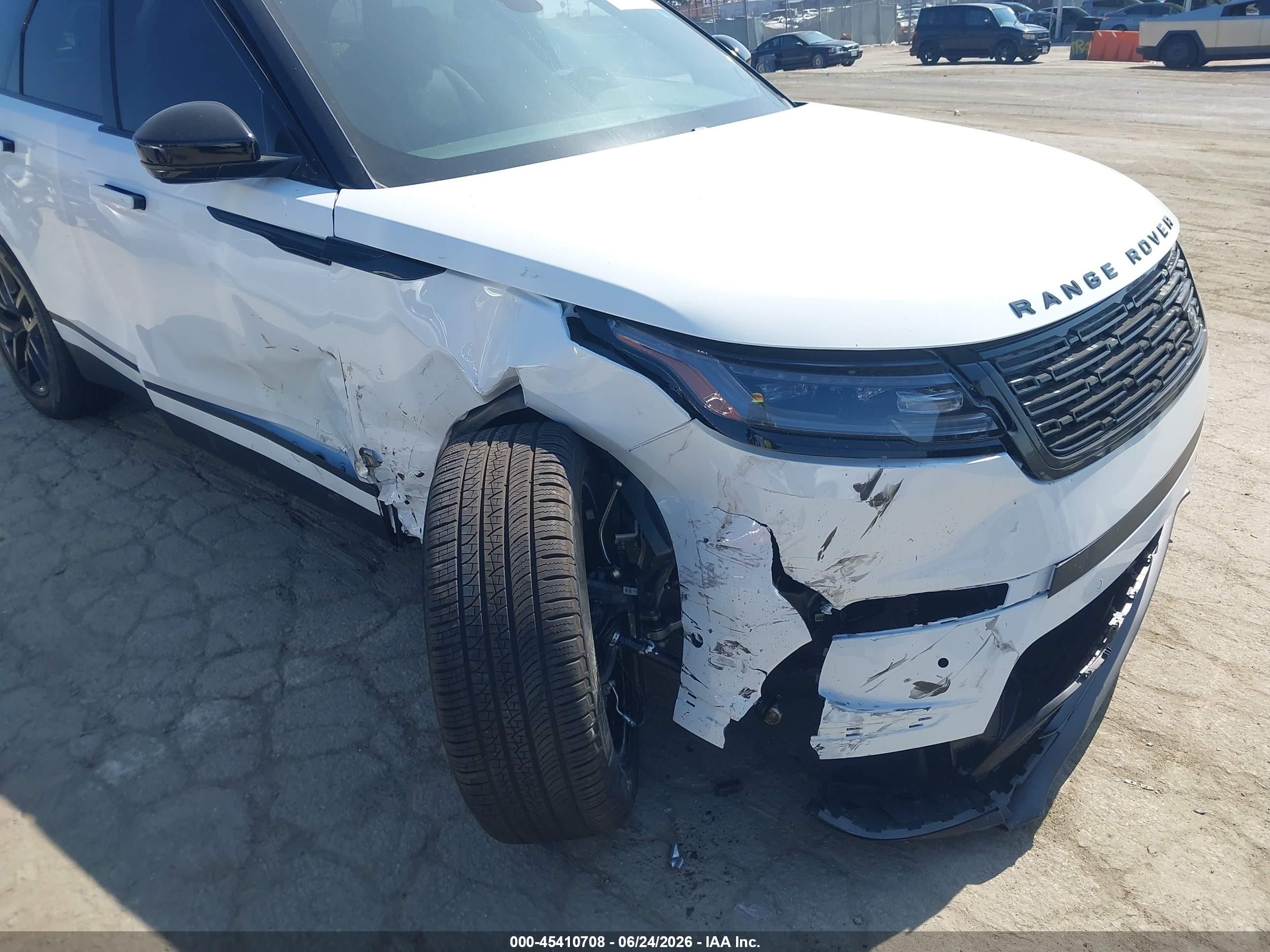 2026 Land Rover Range Rover Velar VIN SALYJ2EX5TA832149 IAAI salvage auction — Side, Salvage (California), sold $25,250 on 2026-08-21 (photo 6)