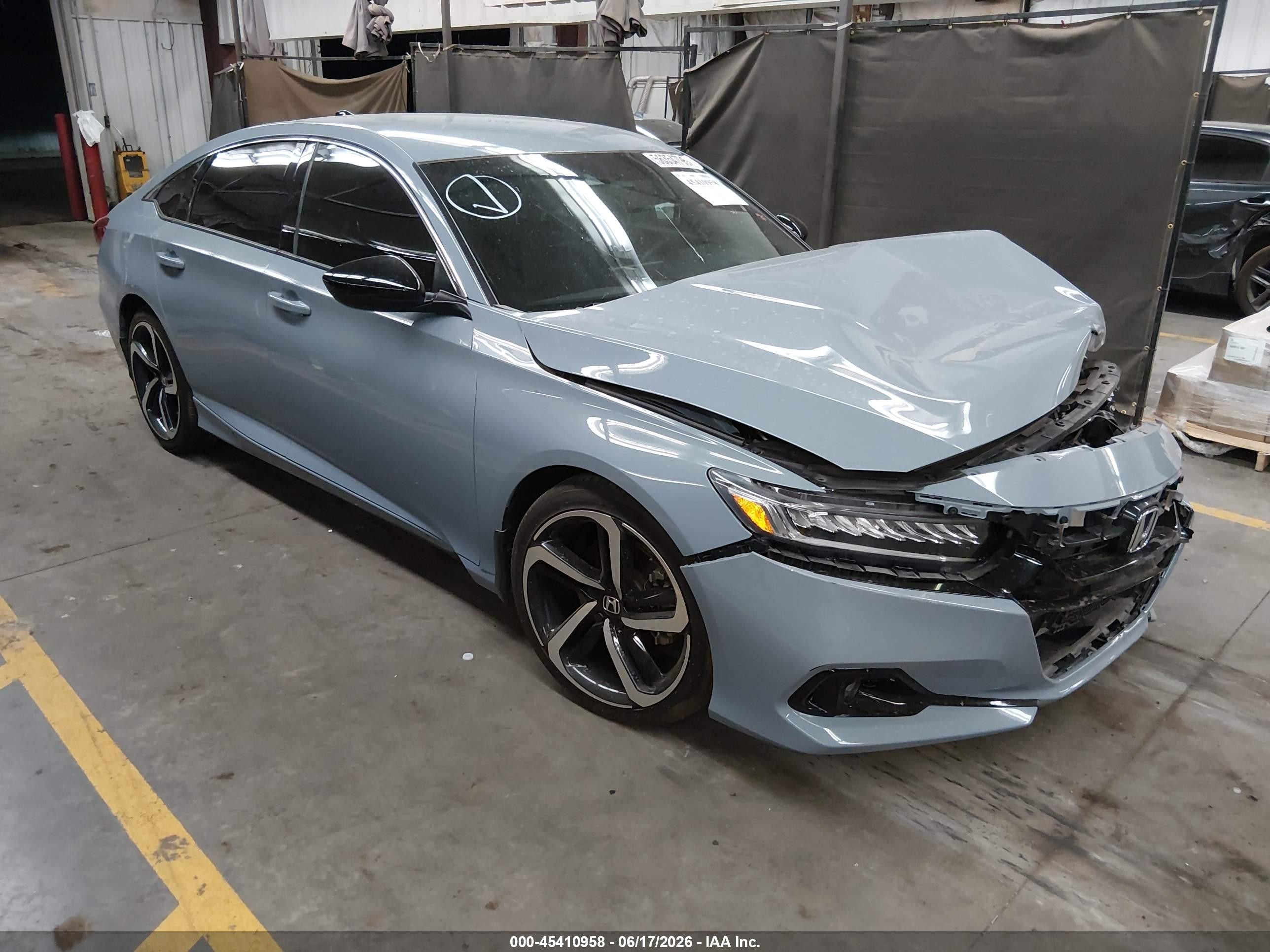 2022 Honda Accord VIN 1HGCV1F3XNA053927 — IAAI salvage auction photo
