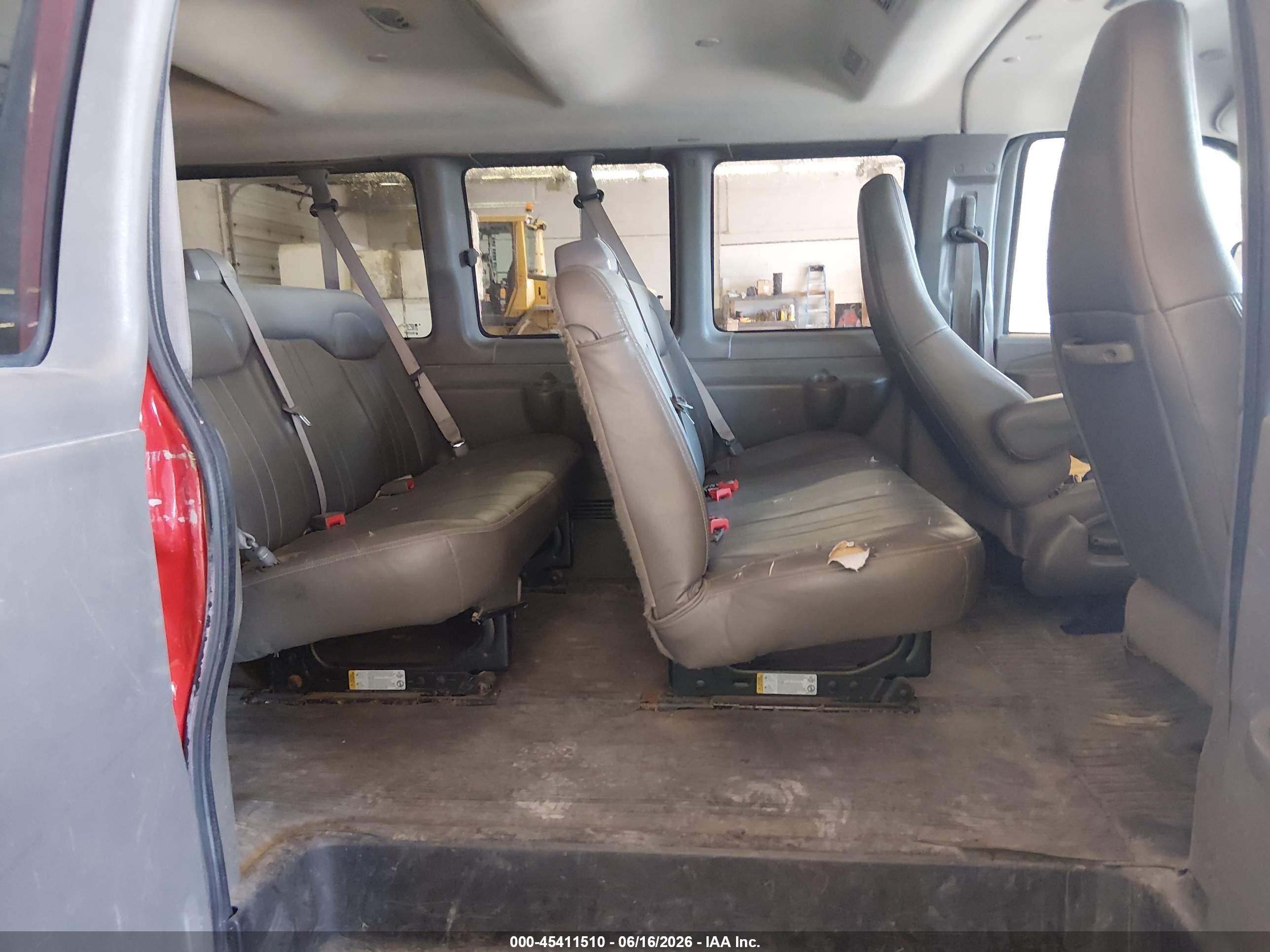 2016 Chevrolet Express 3500 VIN 1GAZGNFF5G1283715 IAAI salvage auction — Unknown, Sf97 (New York), sold $4,350 on 2026-09-08 (photo 8)