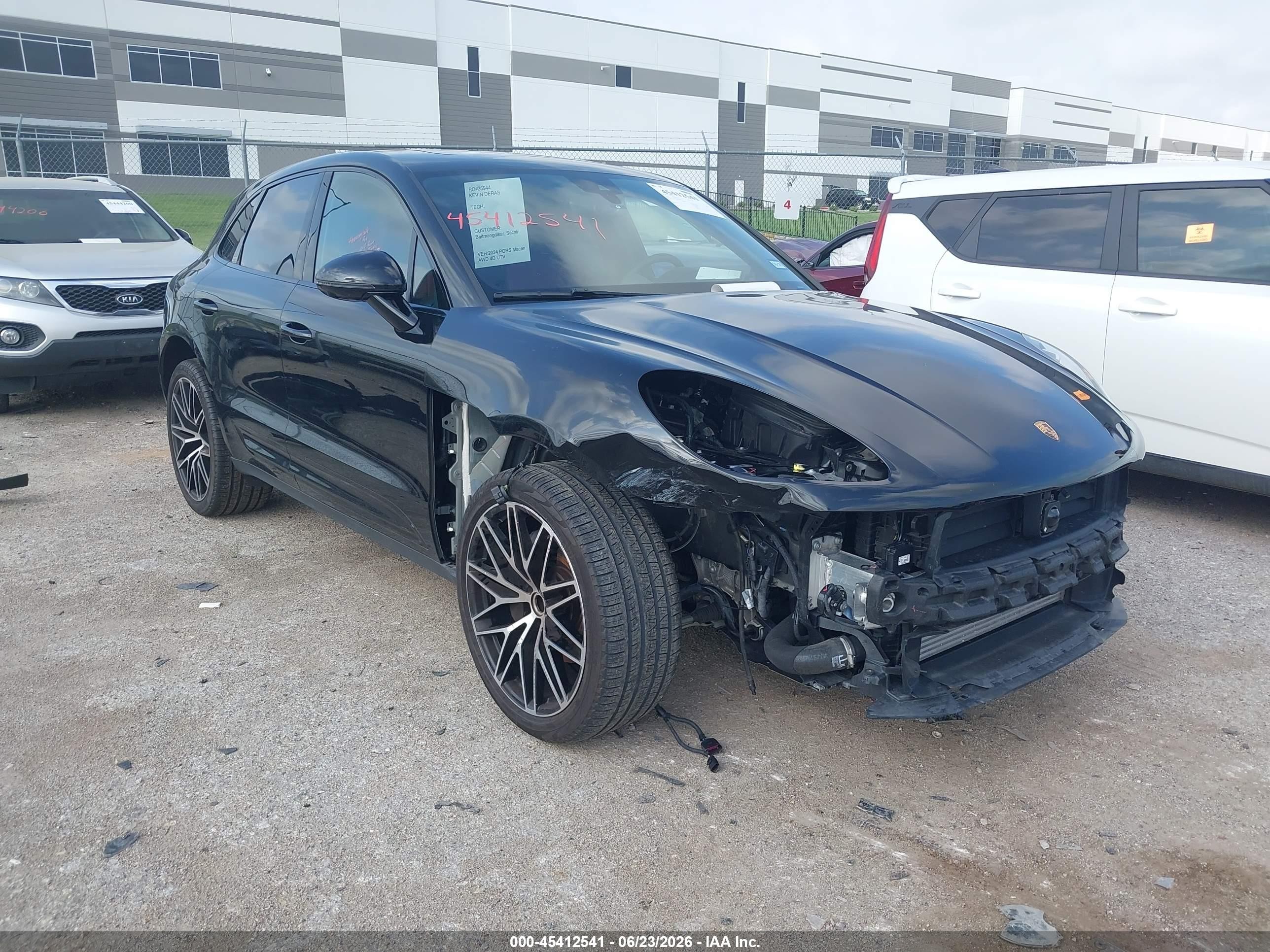 2024 Porsche Macan VIN WP1AA2A55RLB18899 — IAAI salvage auction photo