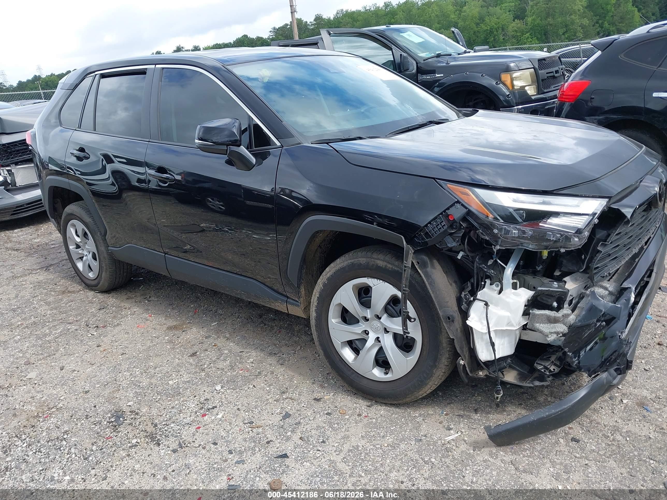 2024 Toyota RAV4 VIN 2T3K1RFV8RC285232 — IAAI salvage auction photo