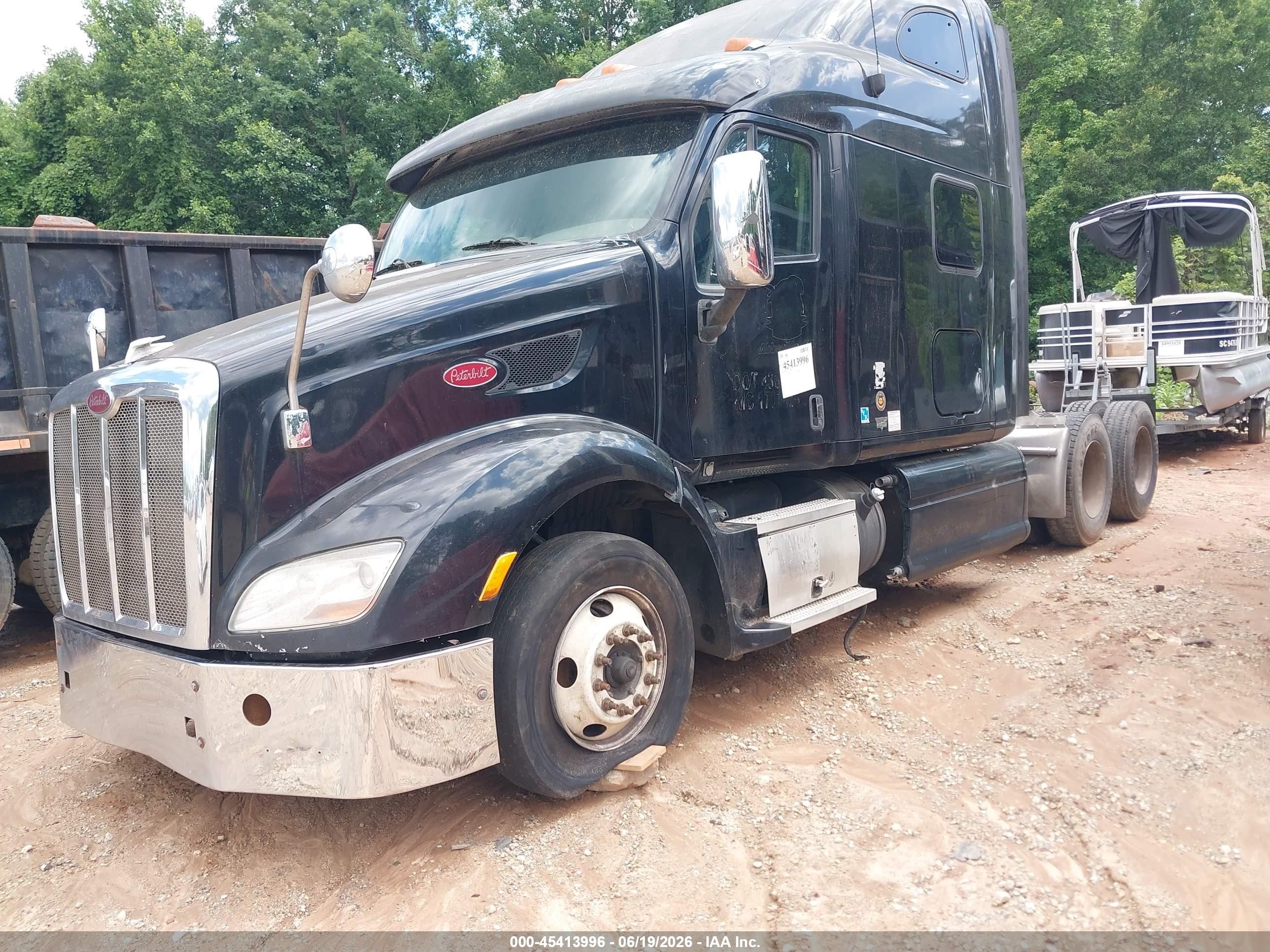 2012 Peterbilt 587 VIN 1XP4DP9X2CD121610 IAAI salvage auction — Repossession, Clear (South Carolina), sold $125 on 2026-08-26 (photo 2)
