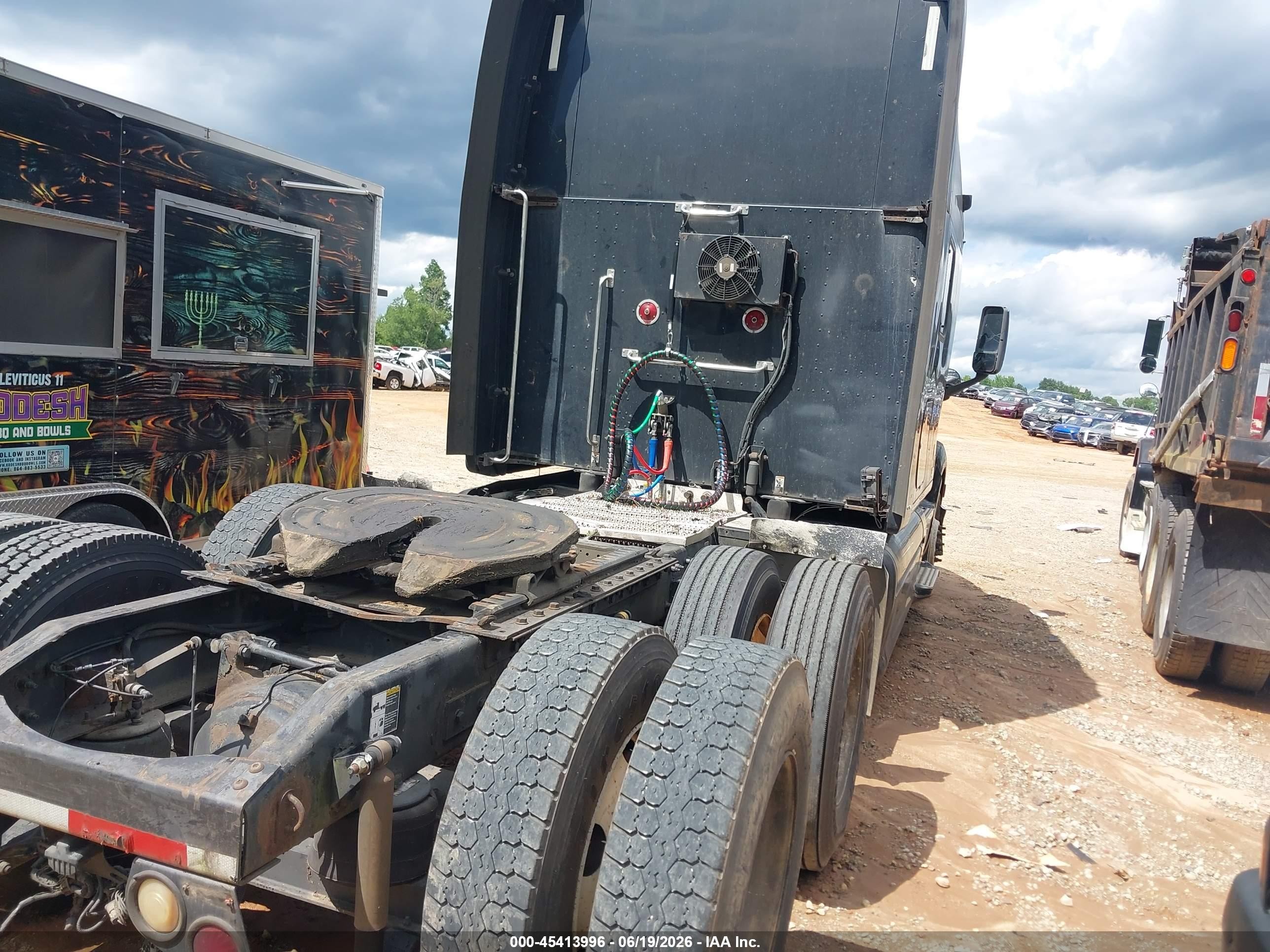 2012 Peterbilt 587 VIN 1XP4DP9X2CD121610 IAAI salvage auction — Repossession, Clear (South Carolina), sold $125 on 2026-08-26 (photo 4)