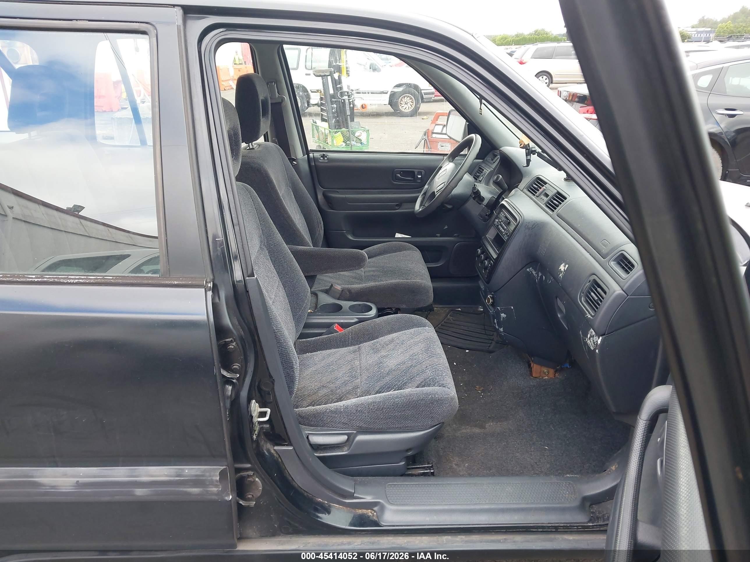 2001 Honda CR-V VIN JHLRD18401C015478 IAAI salvage auction — Normal Wear, Clear-Dealer Only (Washington), sold $275 on 2026-07-09 (photo 5)