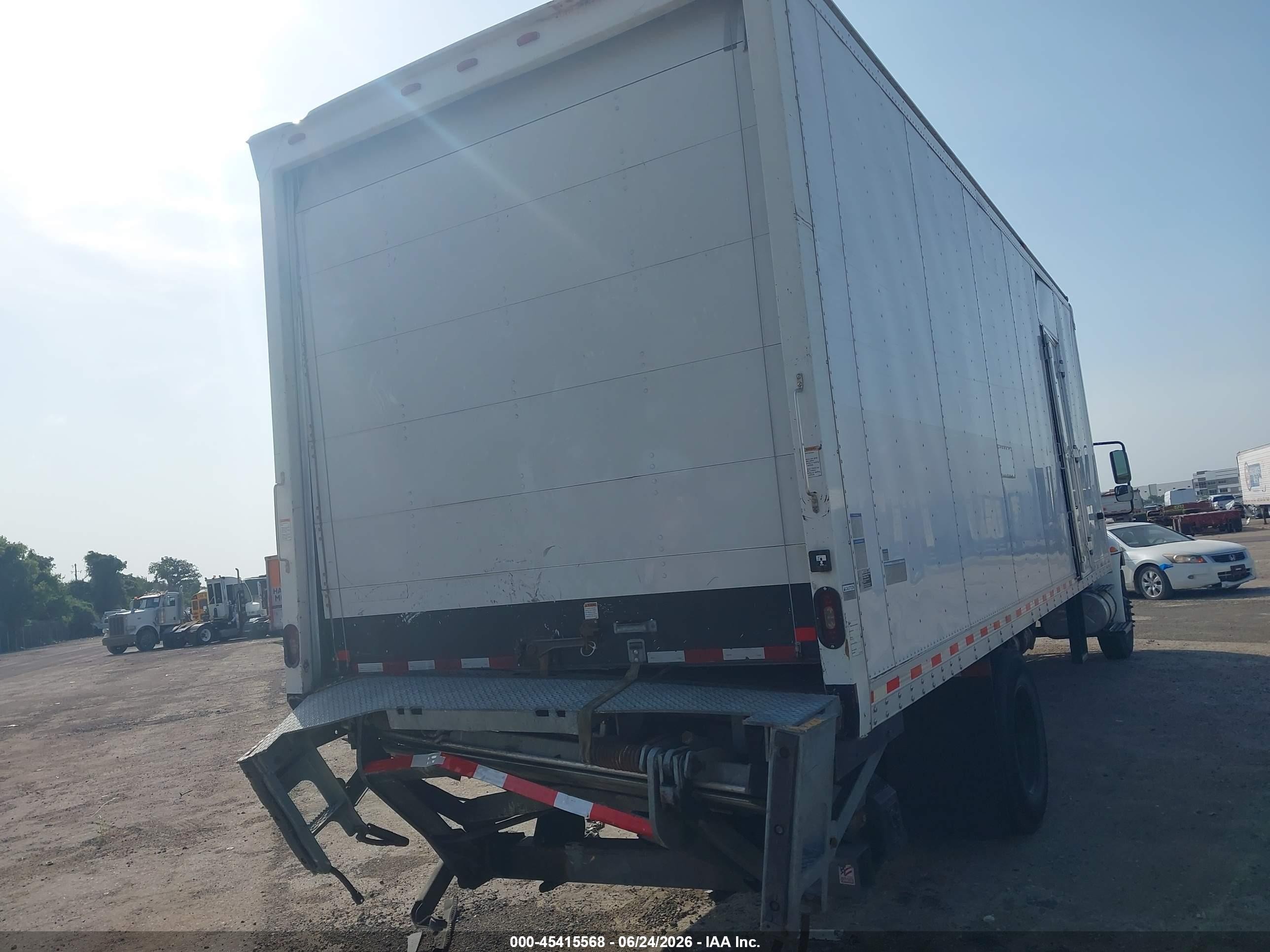 2019 International VIN 1HTMMMML3KH583835 IAAI salvage auction — Rear End, Salvage (Texas), sold $4,300 on 2026-09-09 (photo 4)