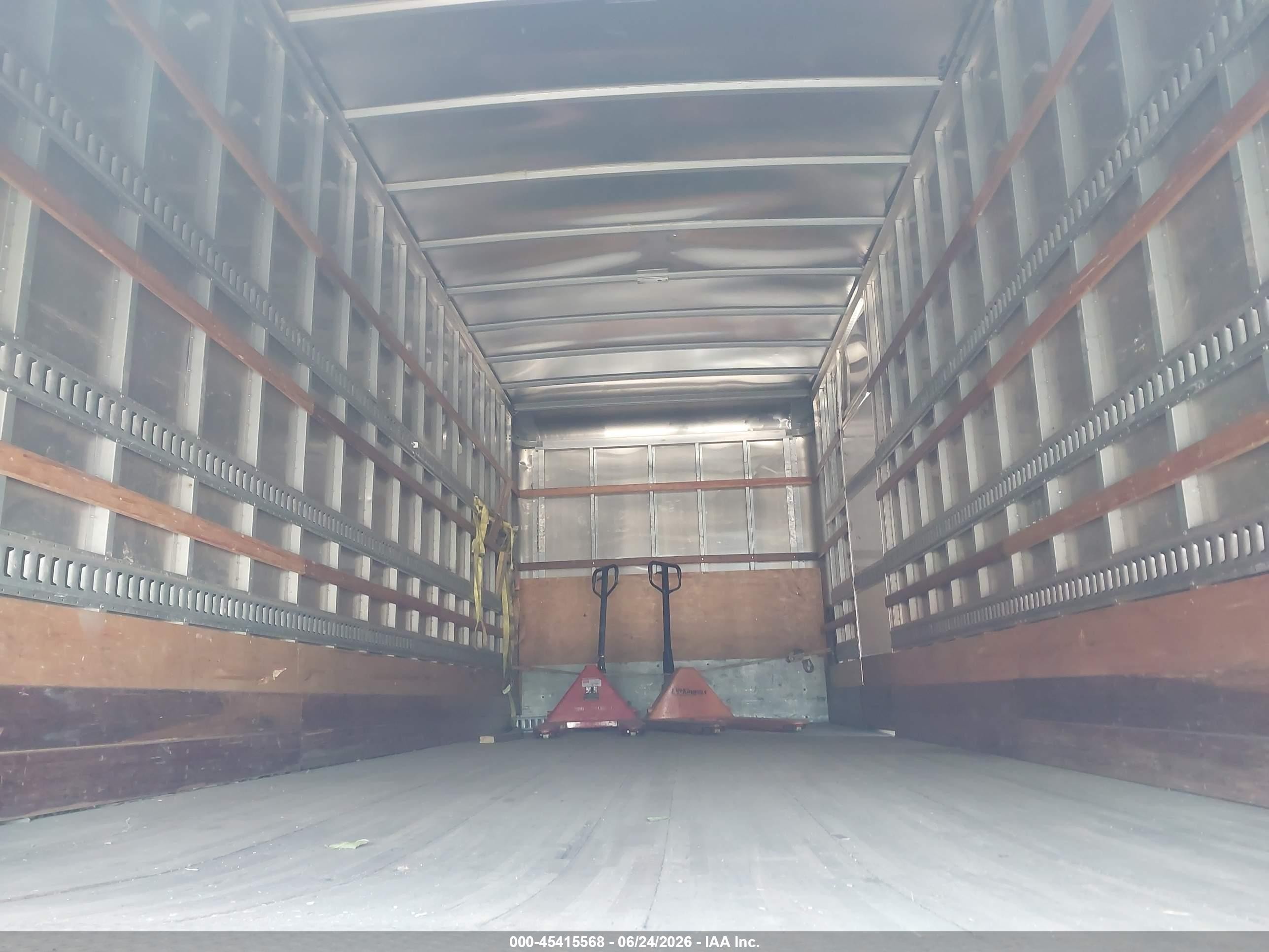 2019 International VIN 1HTMMMML3KH583835 IAAI salvage auction — Rear End, Salvage (Texas), sold $4,300 on 2026-09-09 (photo 6)