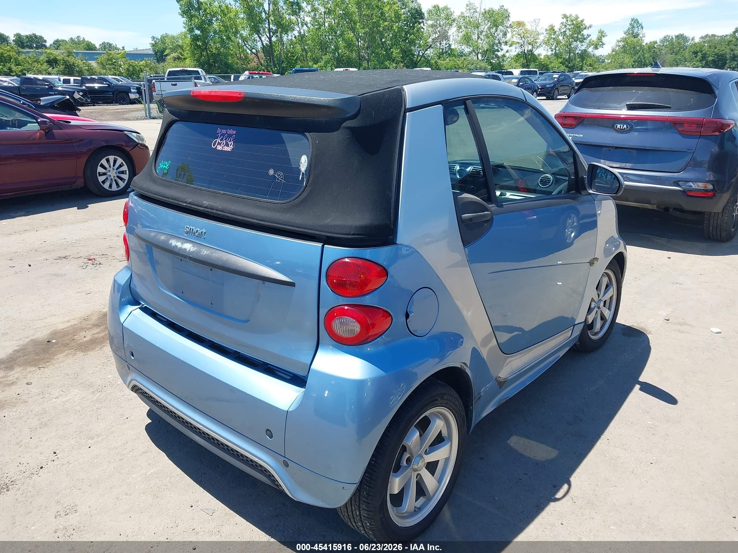 2013 Smart Fortwo VIN WMEEK3BA9DK582702 IAAI salvage auction — Side, Salvage (Ohio), sold $1,300 on 2026-09-23 (photo 4)