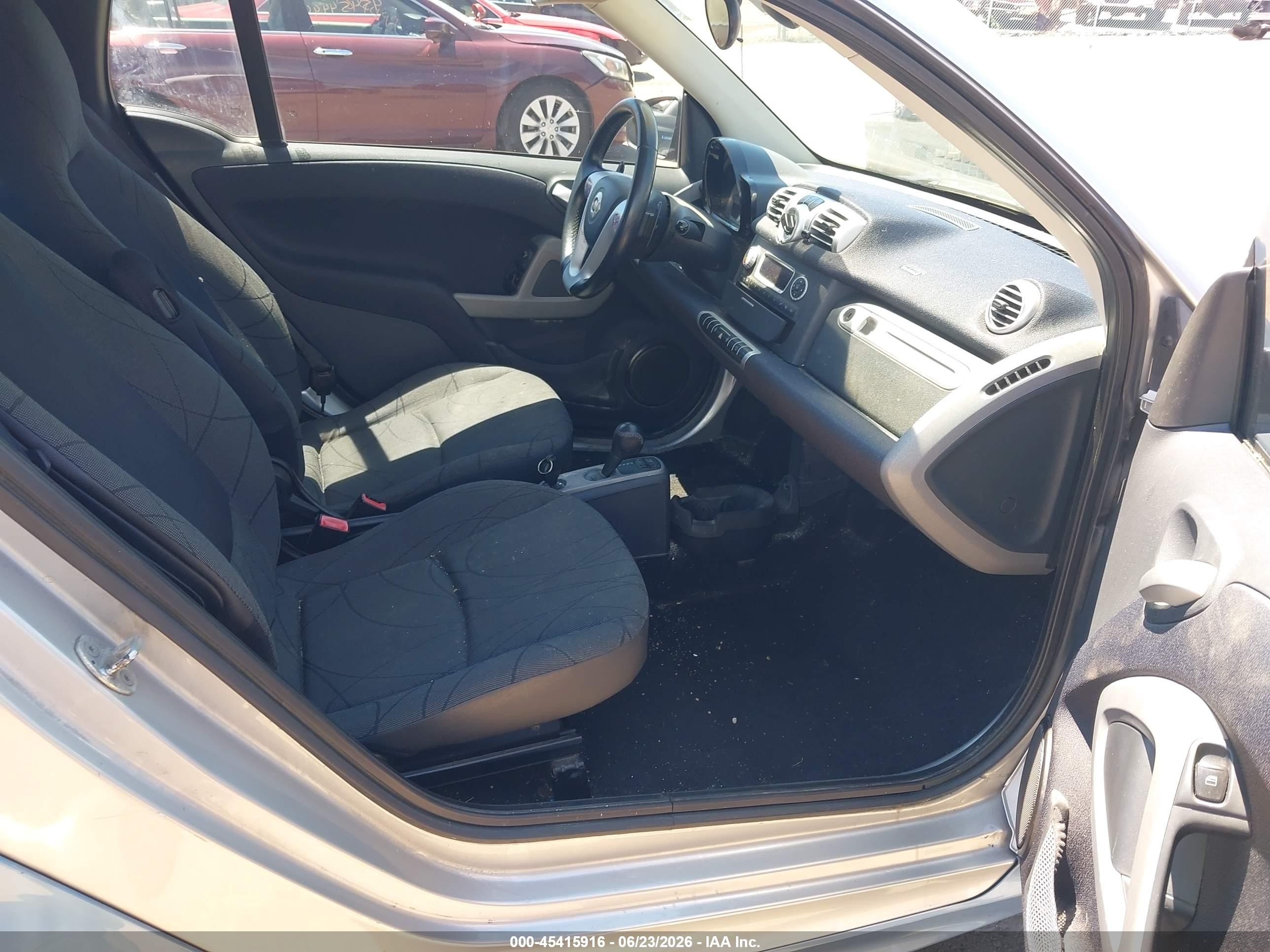 2013 Smart Fortwo VIN WMEEK3BA9DK582702 IAAI salvage auction — Side, Salvage (Ohio), sold $1,300 on 2026-09-23 (photo 5)