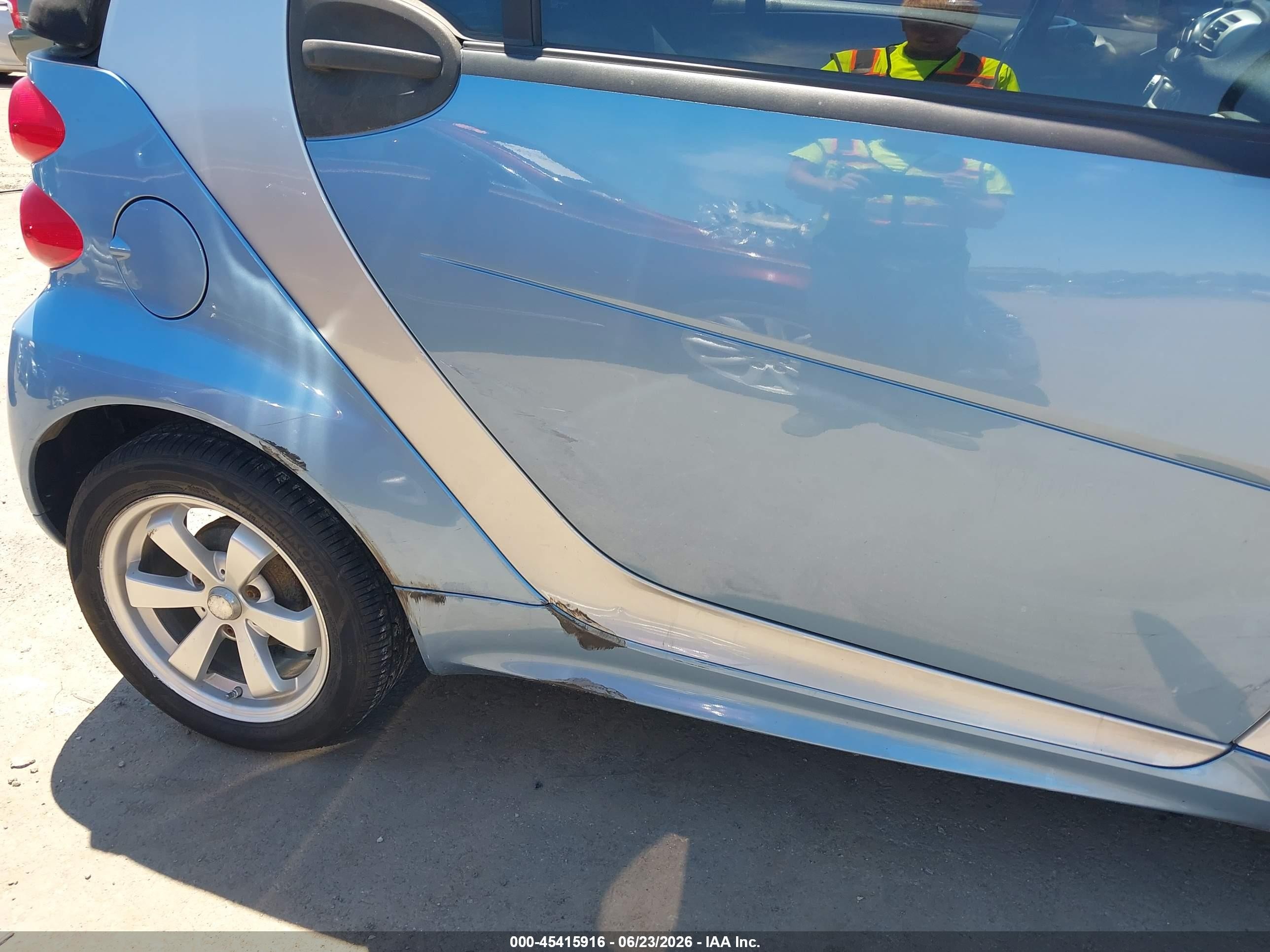 2013 Smart Fortwo VIN WMEEK3BA9DK582702 IAAI salvage auction — Side, Salvage (Ohio), sold $1,300 on 2026-09-23 (photo 6)