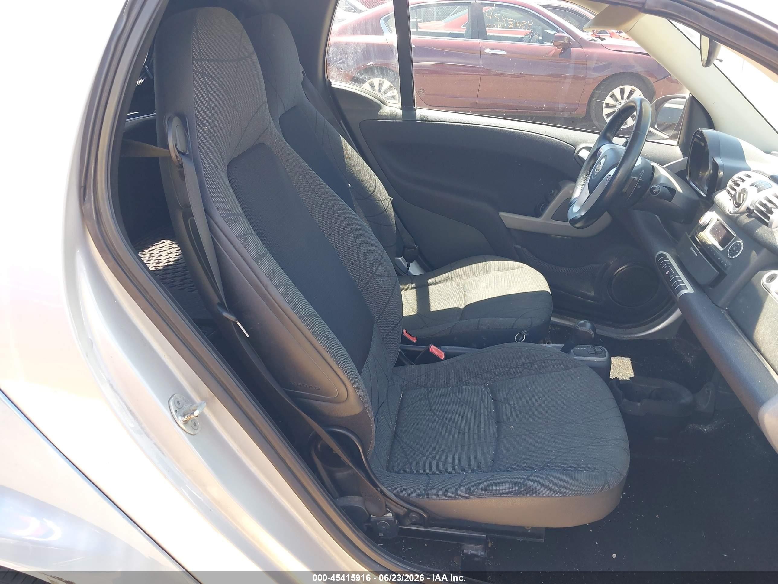 2013 Smart Fortwo VIN WMEEK3BA9DK582702 IAAI salvage auction — Side, Salvage (Ohio), sold $1,300 on 2026-09-23 (photo 8)