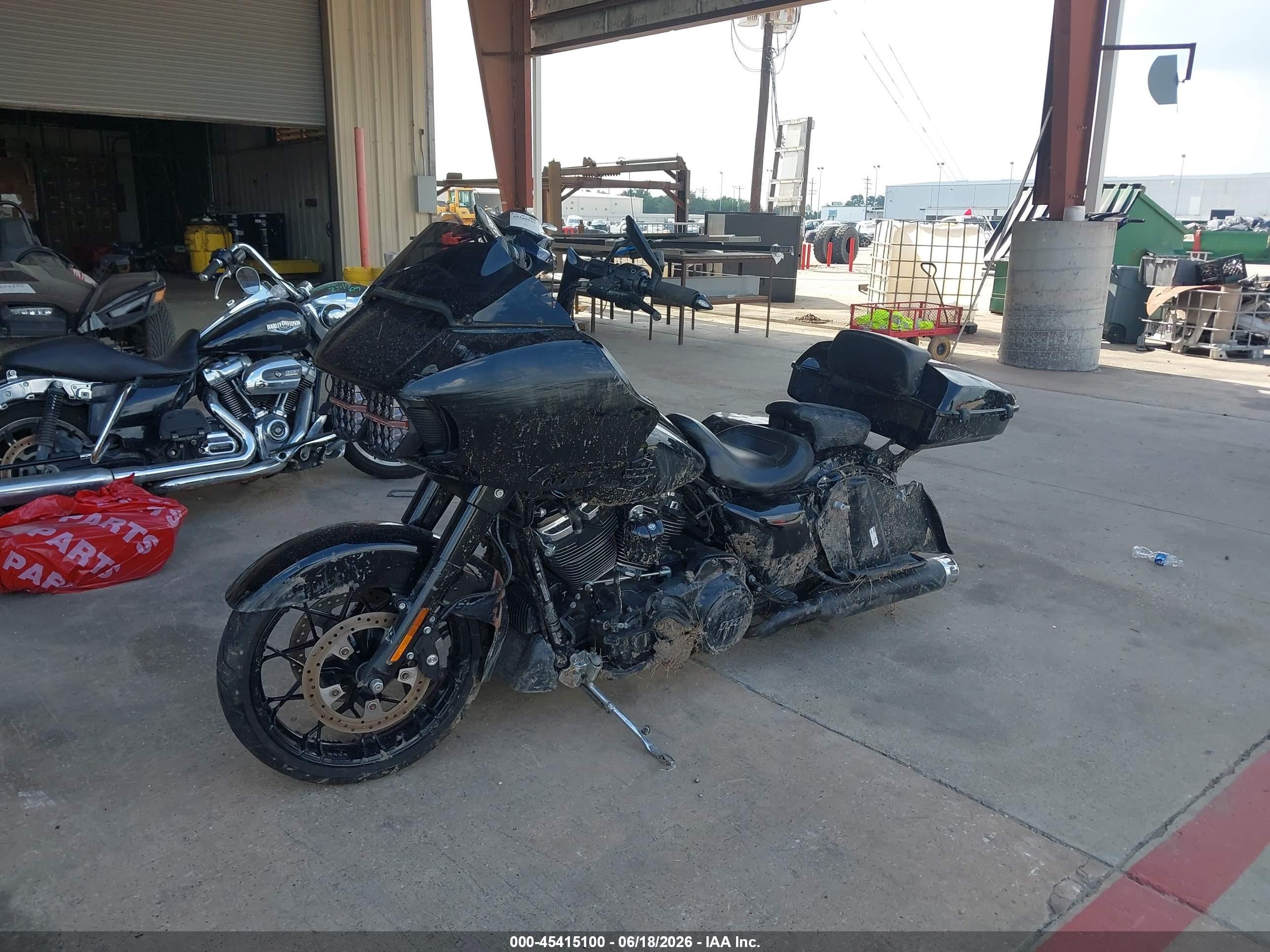 2022 Harley-davidson Road glide VIN 1HD1KTP17NB654289 IAAI salvage auction — Side, Original (Texas), sold $8,550 on 2026-09-02 (photo 2)