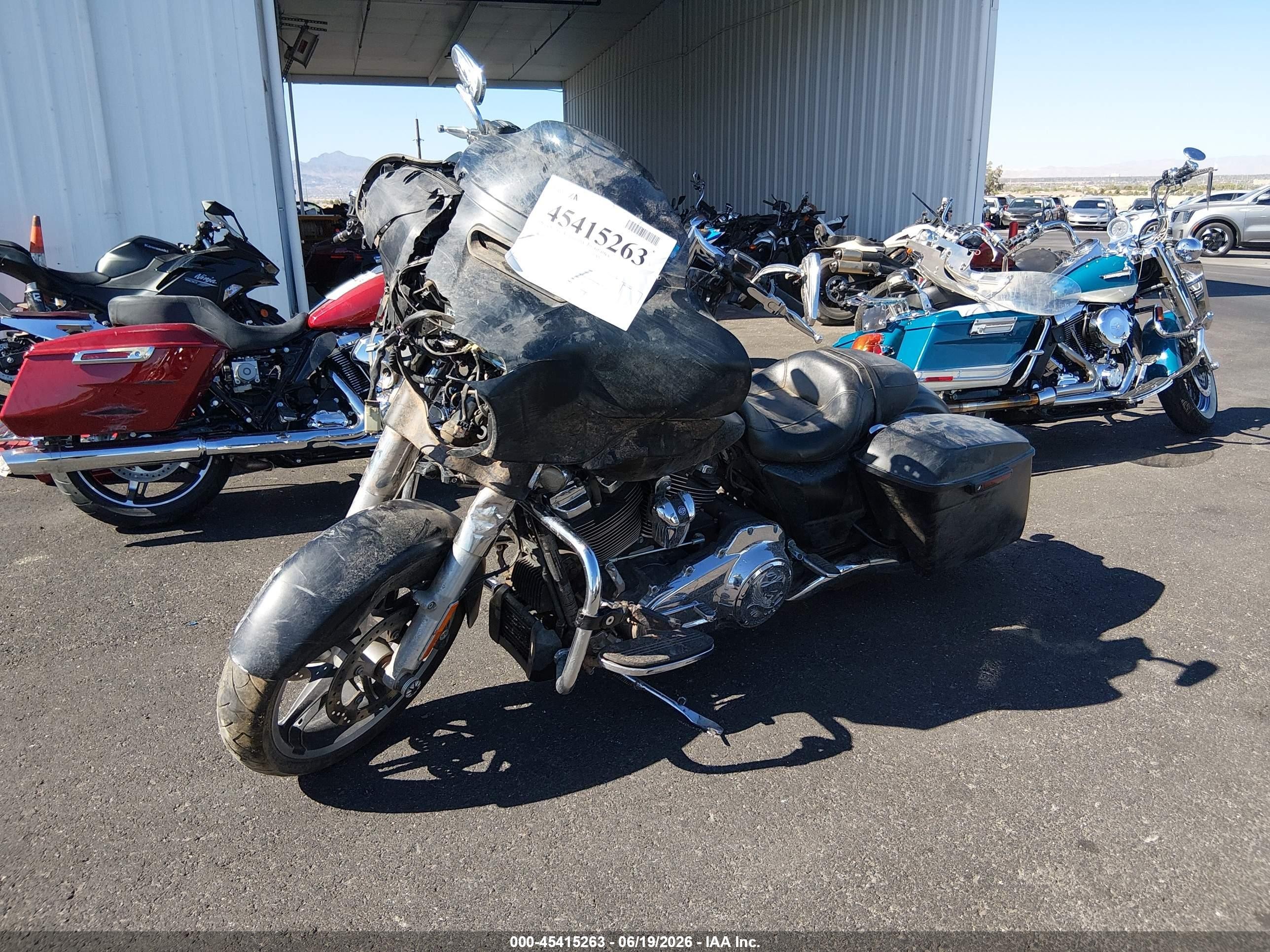 2017 Harley-davidson Street glide VIN 1HD1KRC36HB664018 IAAI salvage auction — All Over, Salvage (Utah), sold $2,850 on 2026-09-30 (photo 2)