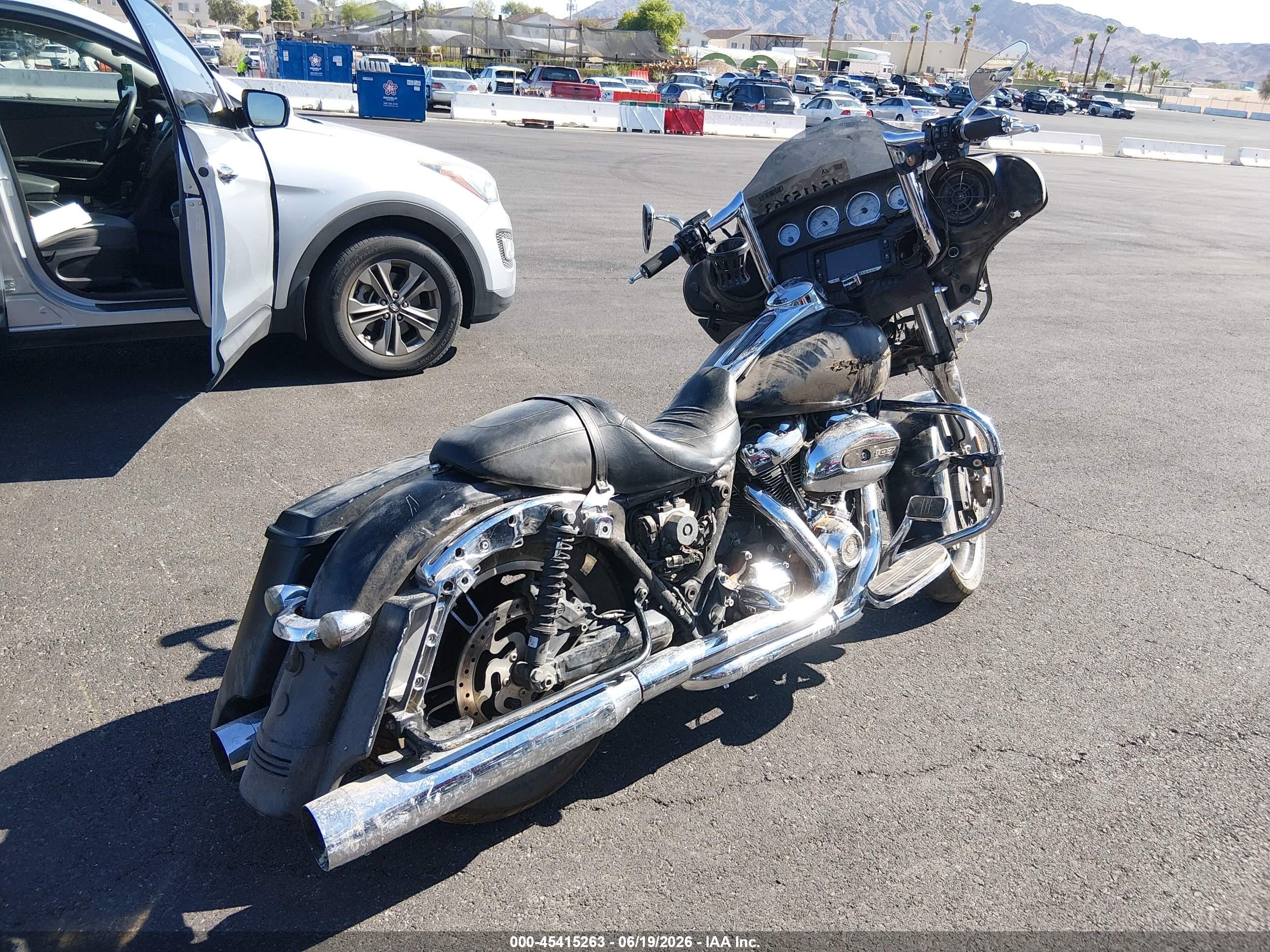 2017 Harley-davidson Street glide VIN 1HD1KRC36HB664018 IAAI salvage auction — All Over, Salvage (Utah), sold $2,850 on 2026-09-30 (photo 4)