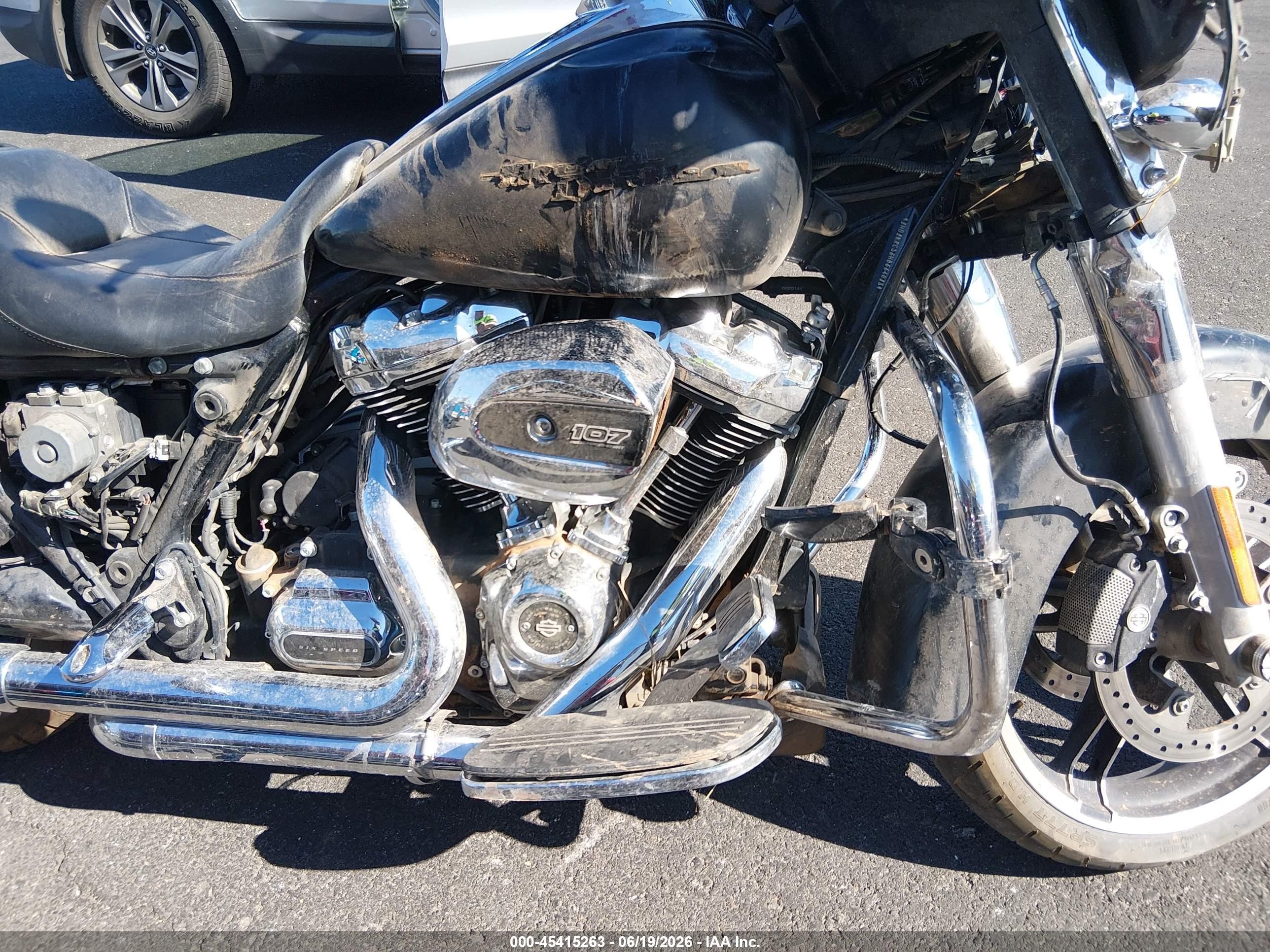2017 Harley-davidson Street glide VIN 1HD1KRC36HB664018 IAAI salvage auction — All Over, Salvage (Utah), sold $2,850 on 2026-09-30 (photo 8)