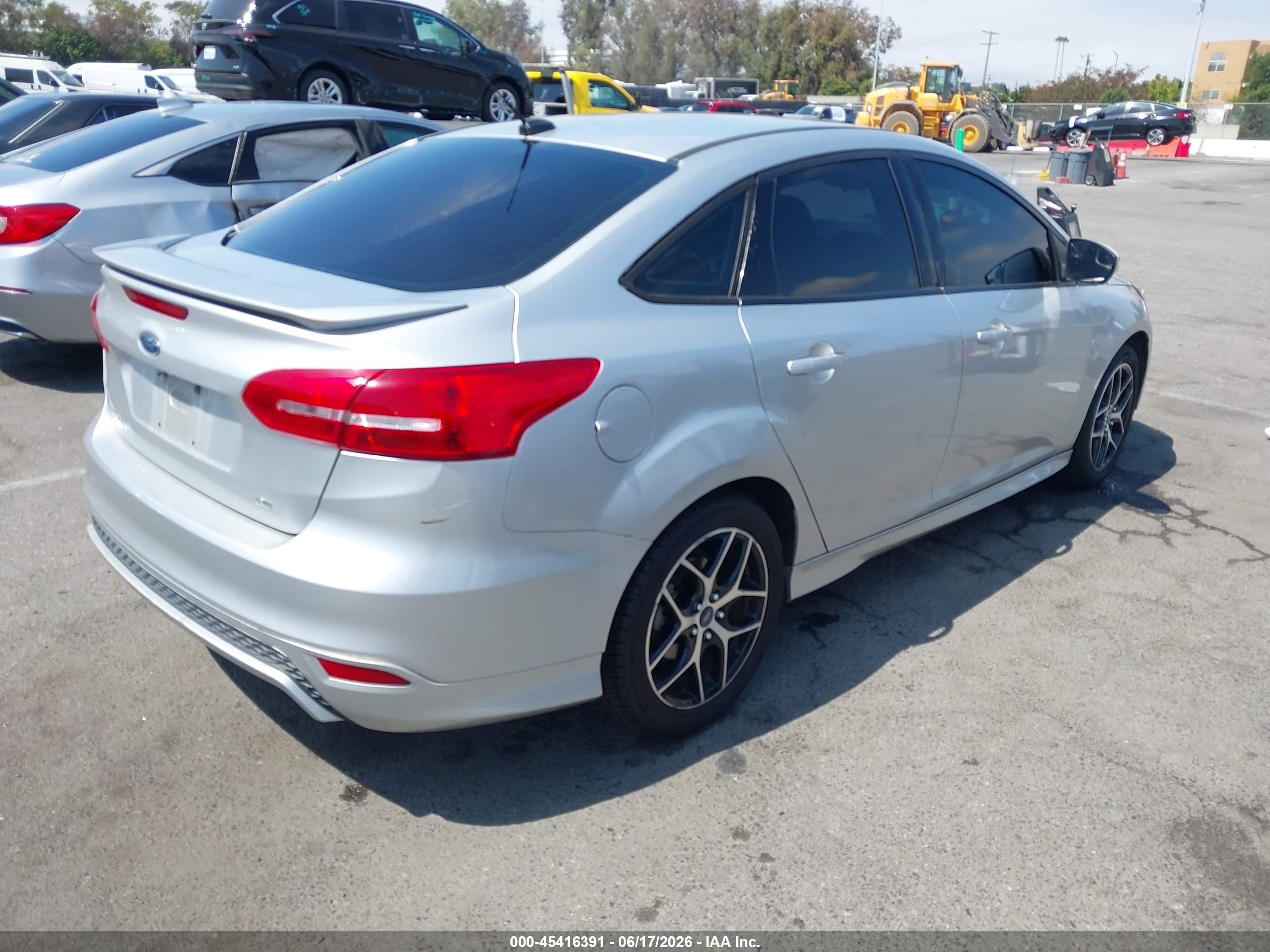2016 Ford Focus VIN 1FADP3F20GL246746 IAAI salvage auction — Normal Wear, Duplicate Paperwork (California), sold $425 on 2026-07-09 (photo 4)