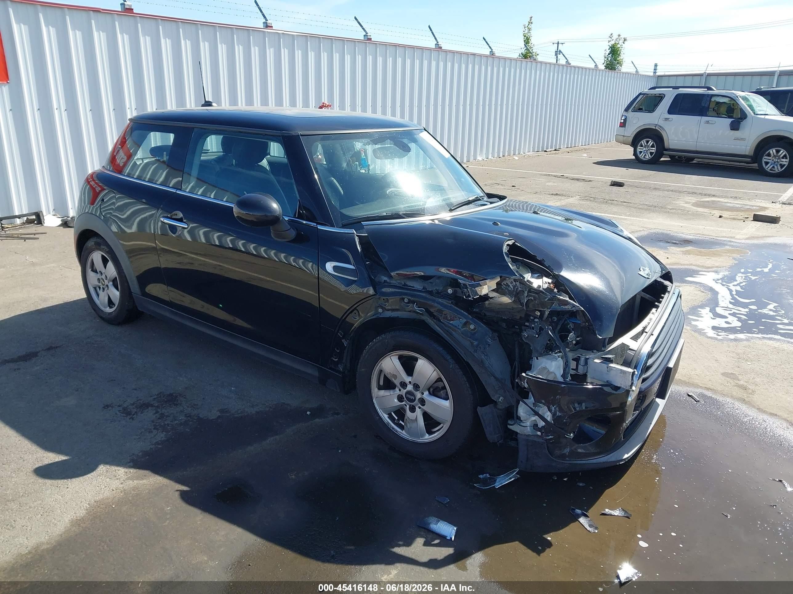 2017 Mini Cooper VIN WMWXP5C38H2D16873 IAAI salvage auction — Unknown, Salvage (Oregon), sold $925 on 2026-09-11 (photo 1)
