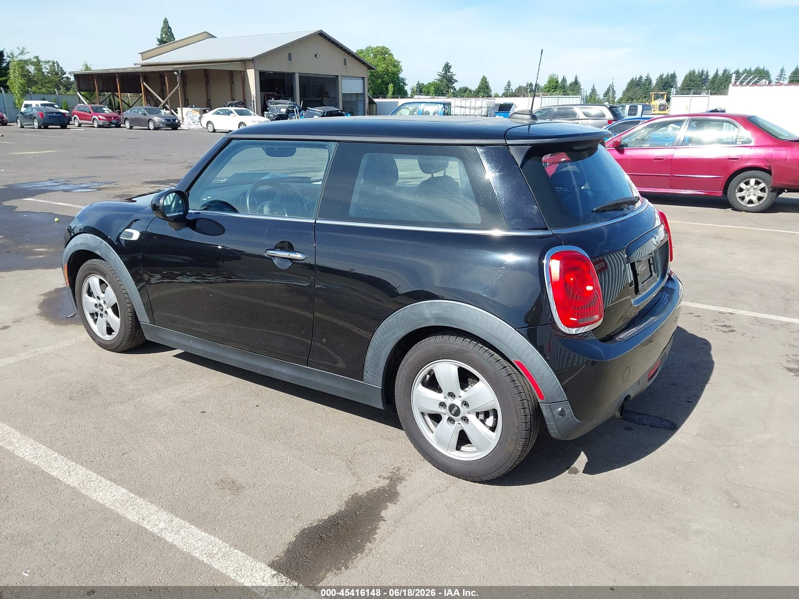 2017 Mini Cooper VIN WMWXP5C38H2D16873 IAAI salvage auction — Unknown, Salvage (Oregon), sold $925 on 2026-09-11 (photo 3)