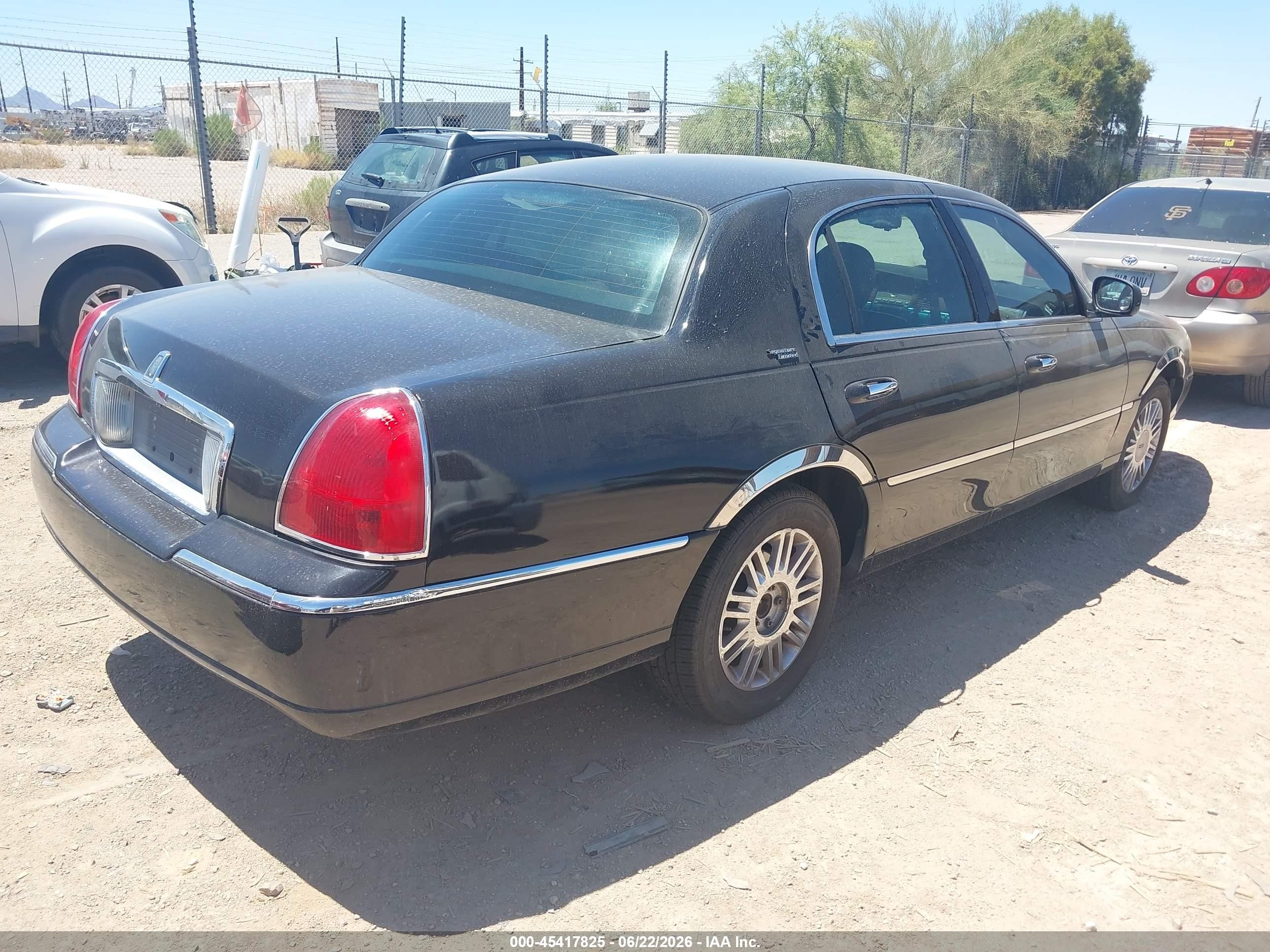 2009 Lincoln Town Car VIN 2LNHM82V29X623600 IAAI salvage auction — Normal Wear, Clear-Dealer Only (Arizona), sold $425 on 2026-07-09 (photo 4)