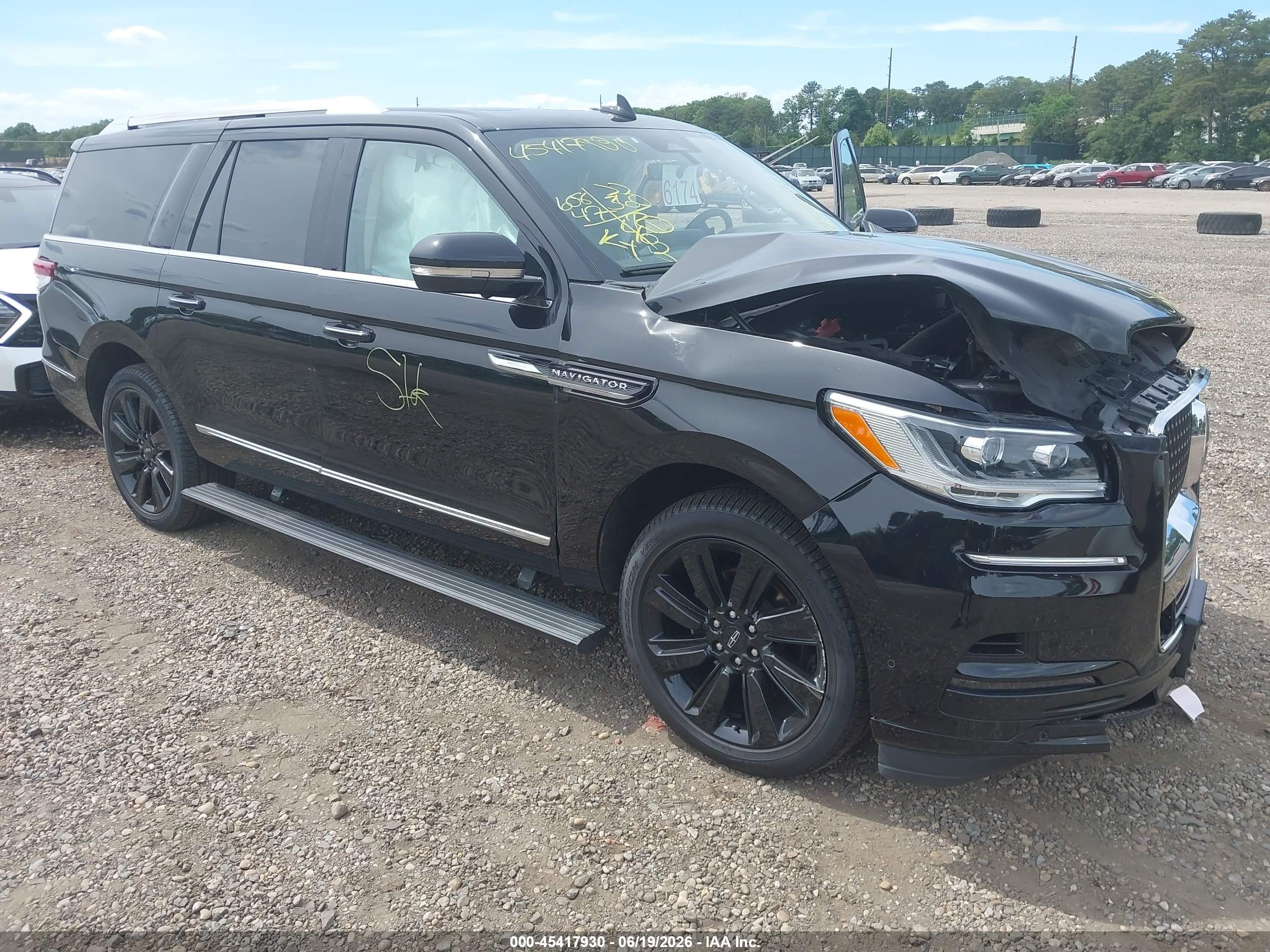 2024 Lincoln Navigator VIN 5LMJJ3LG1REL10453 — IAAI salvage auction photo